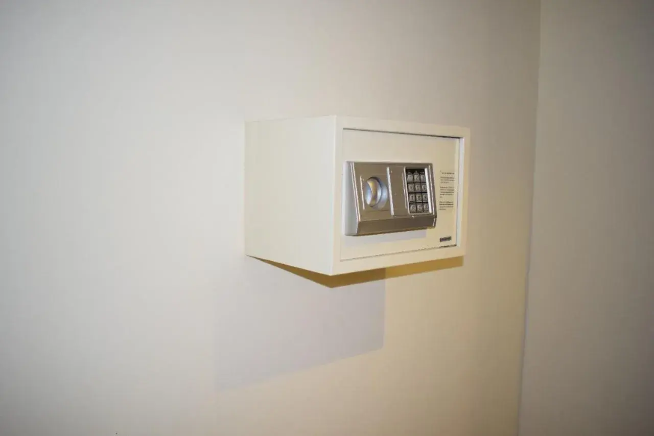 Standard Twin Room in Palm Beach Hotel Standard Twin Room in Palm Beach Hotel