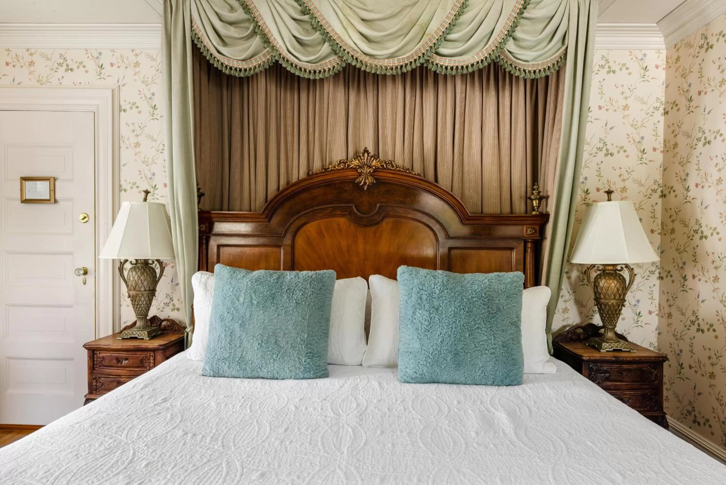 Bed in The Inn at Erlowest