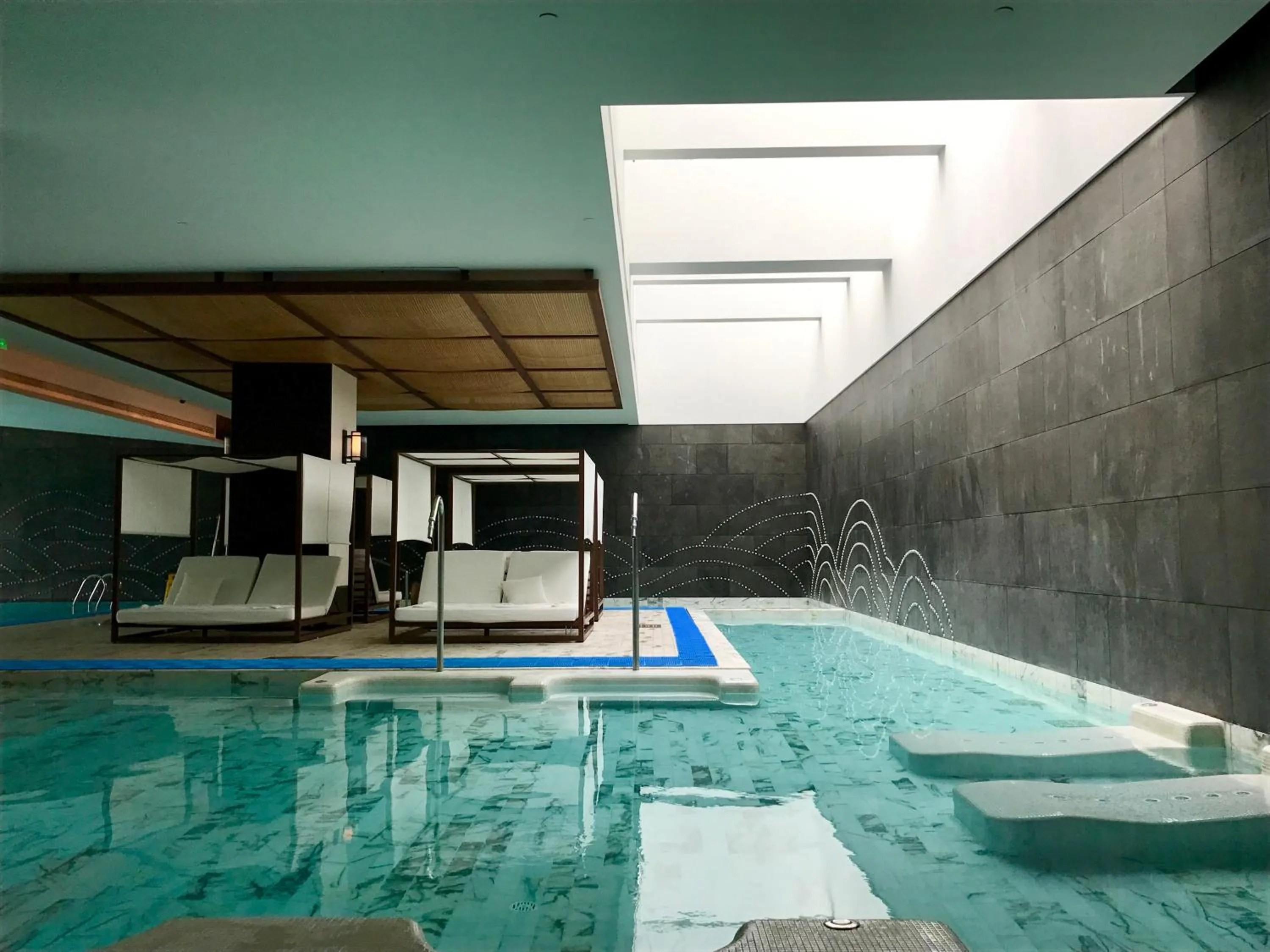 Swimming pool in Pullman Kaifeng Jianye