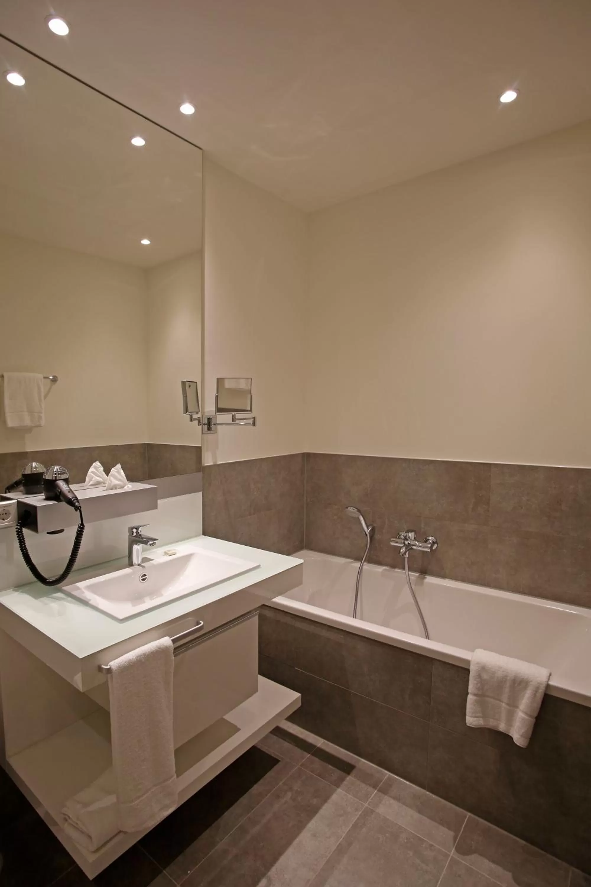 Shower in Grimm´s Berlin Potsdam