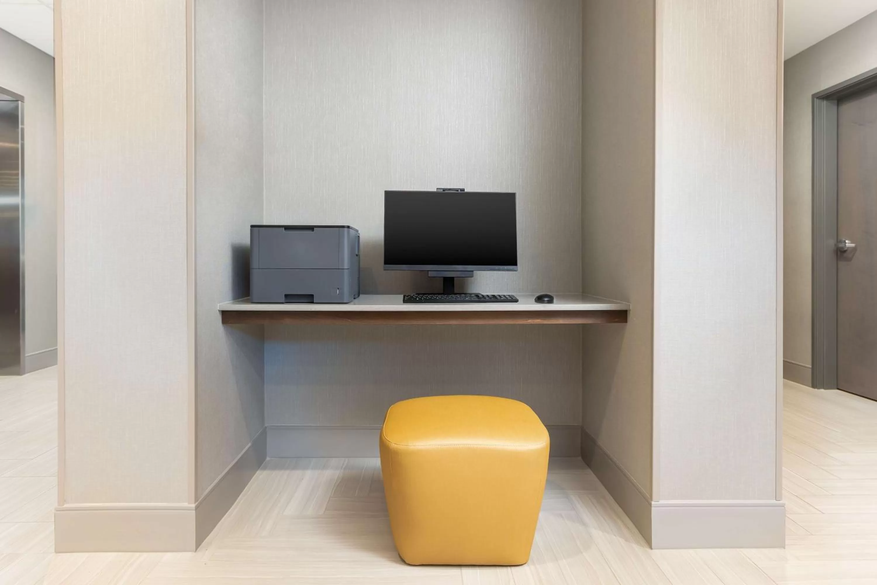 Business facilities in Hampton Inn & Suites Santa Rosa Sonoma Wine Country