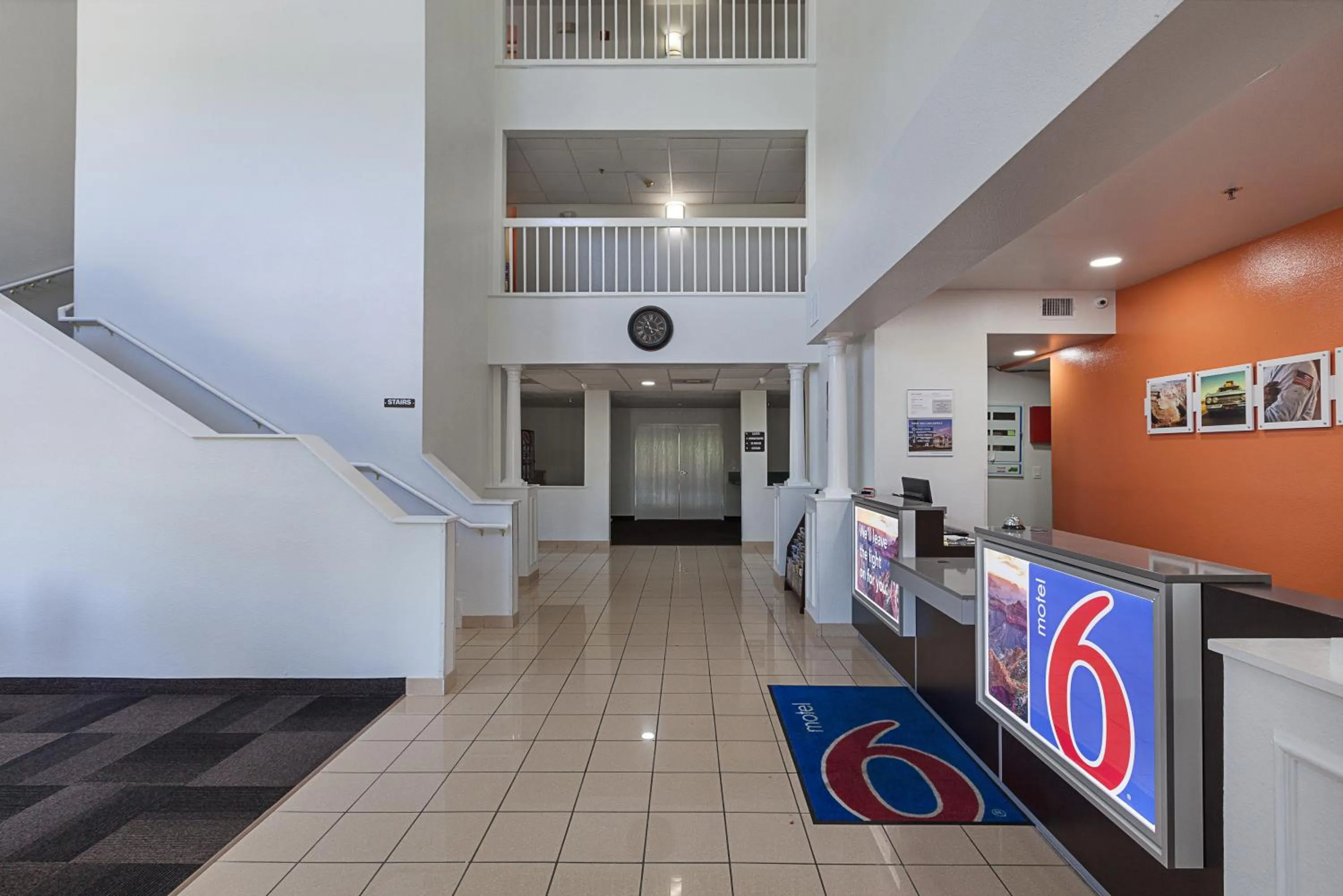 Lobby or reception in Motel 6-Bedford, TX - Fort Worth