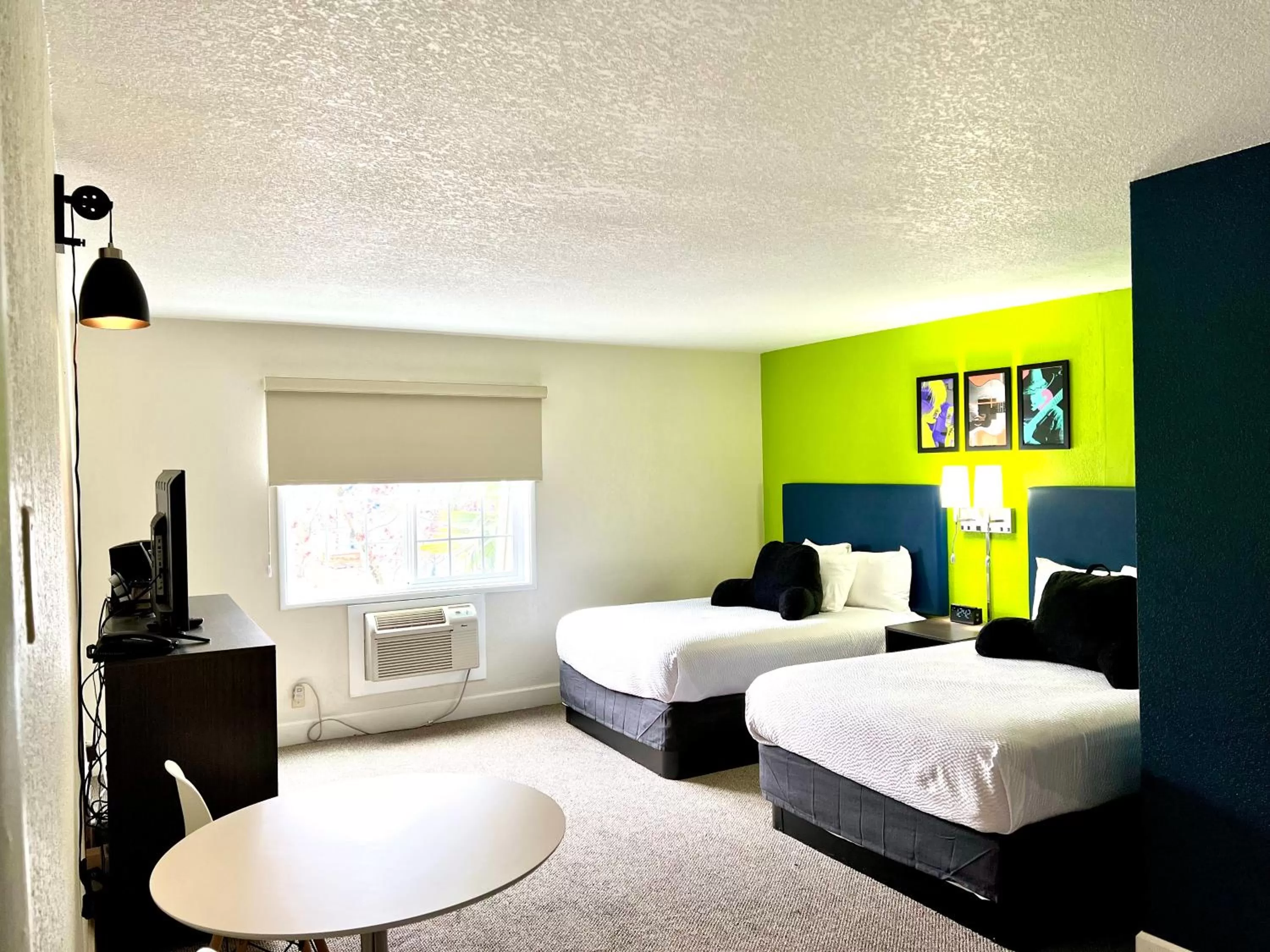 Bedroom, Bed in Signature Inn Eugene