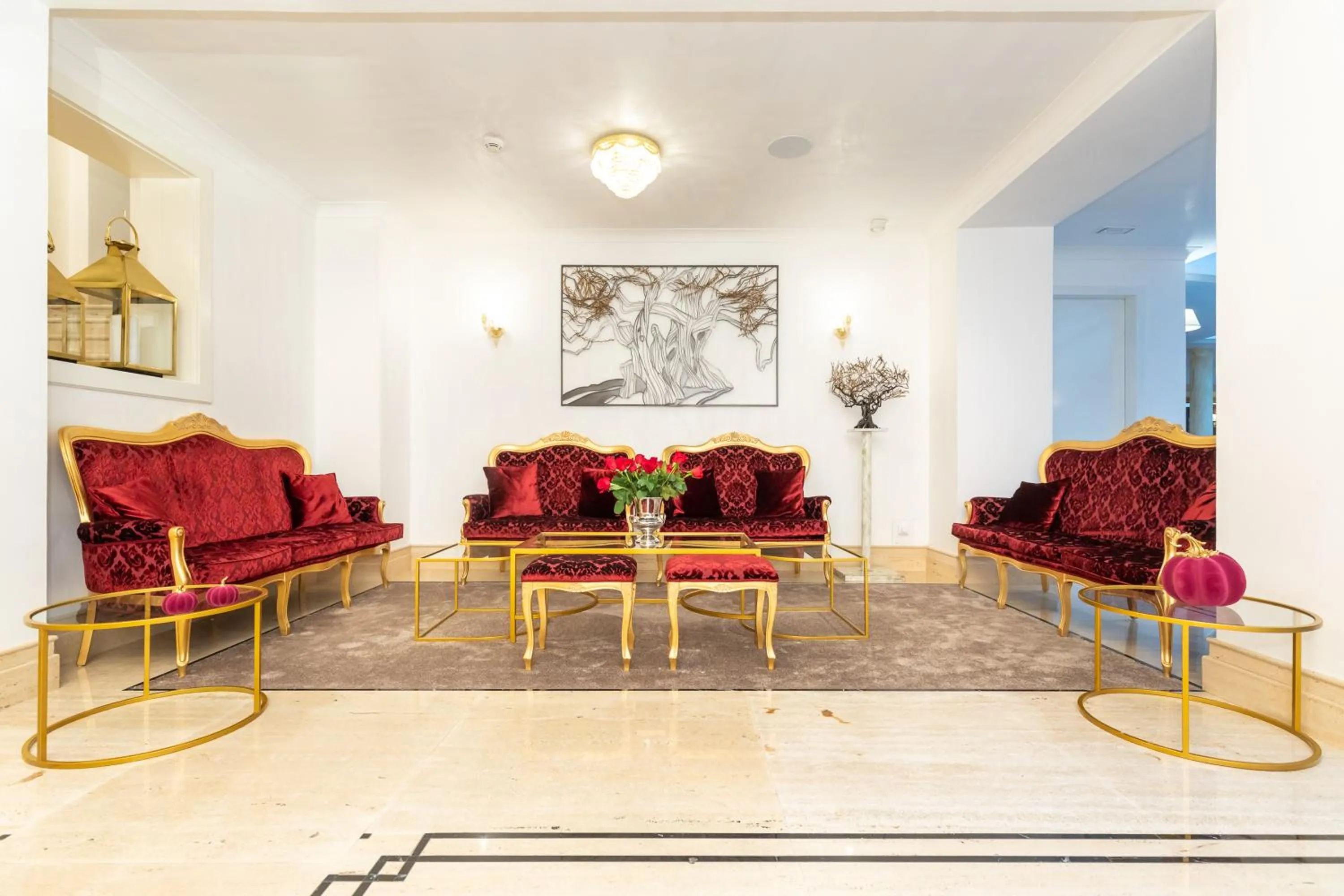 Lobby or reception in Hotel Le Premier