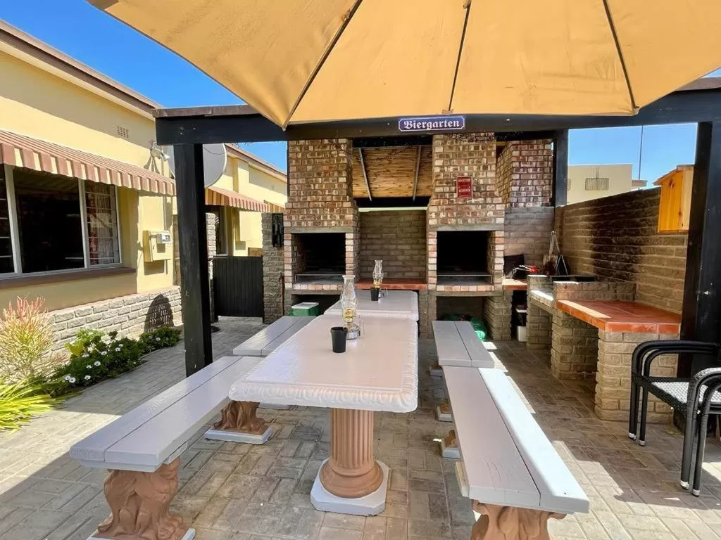 Property building, BBQ Facilities in Bushbabies-Inn Self-Catering Accommodation