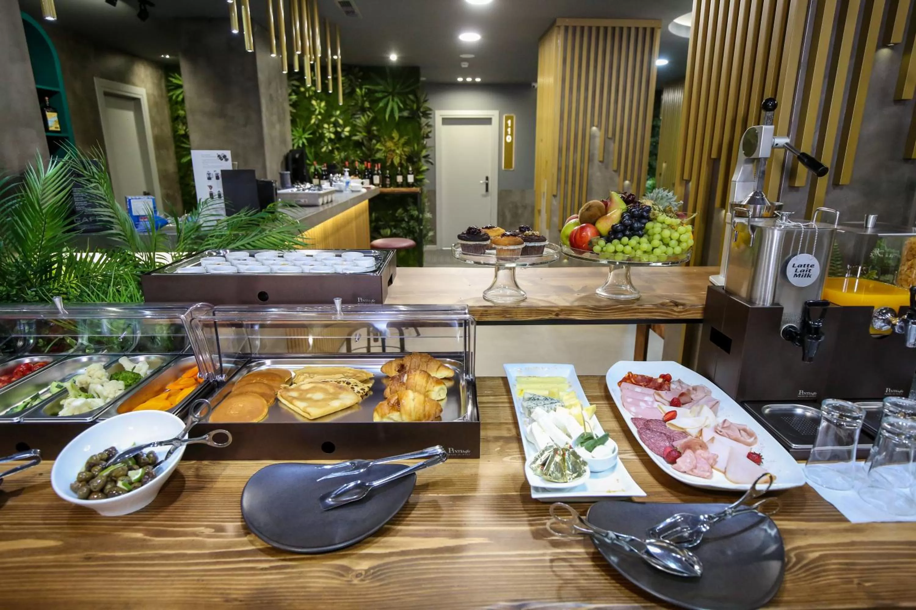 Breakfast in AP Hotel Boutique