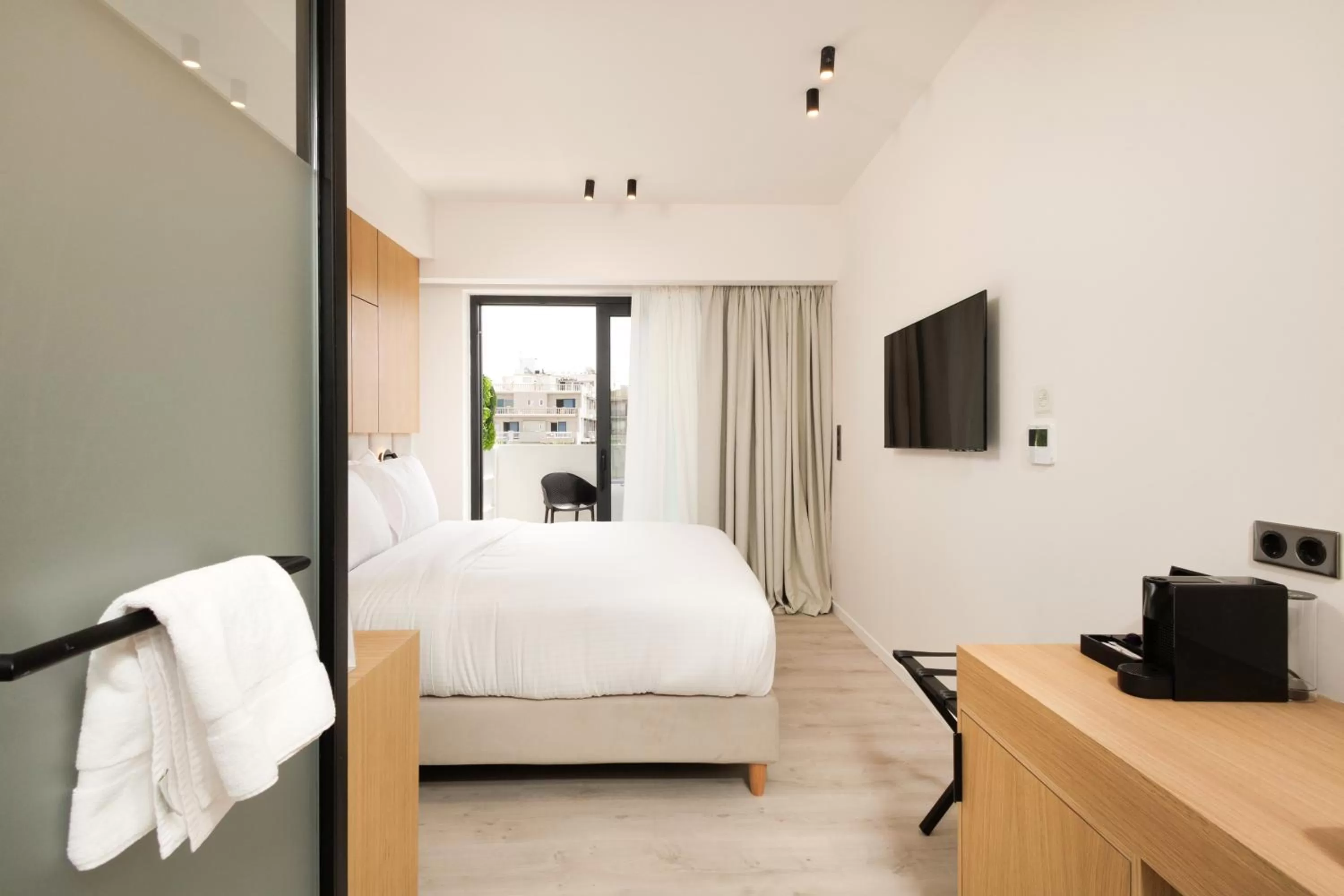 Bed in LUX&EASY Signature Syngrou 234