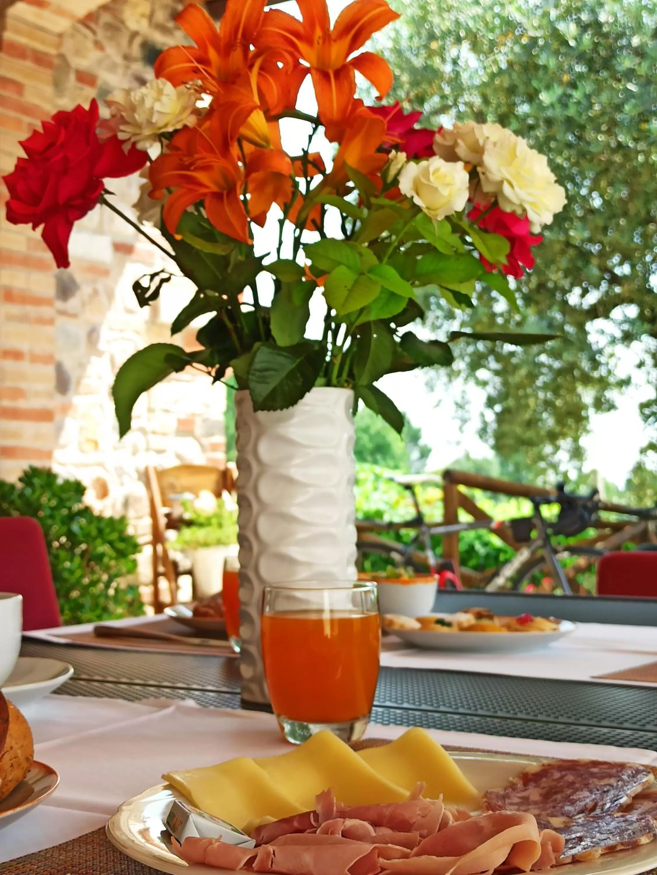 Buffet breakfast in Le Zampolle B & B