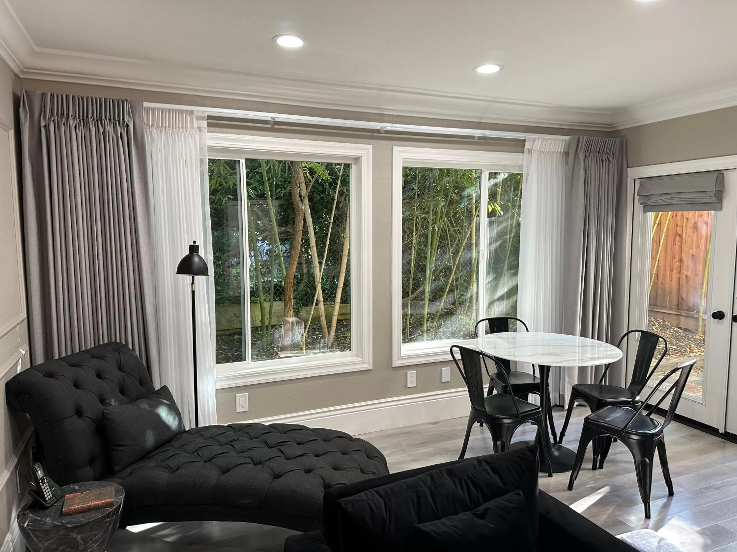 Seating area in Inn at Depot Hill