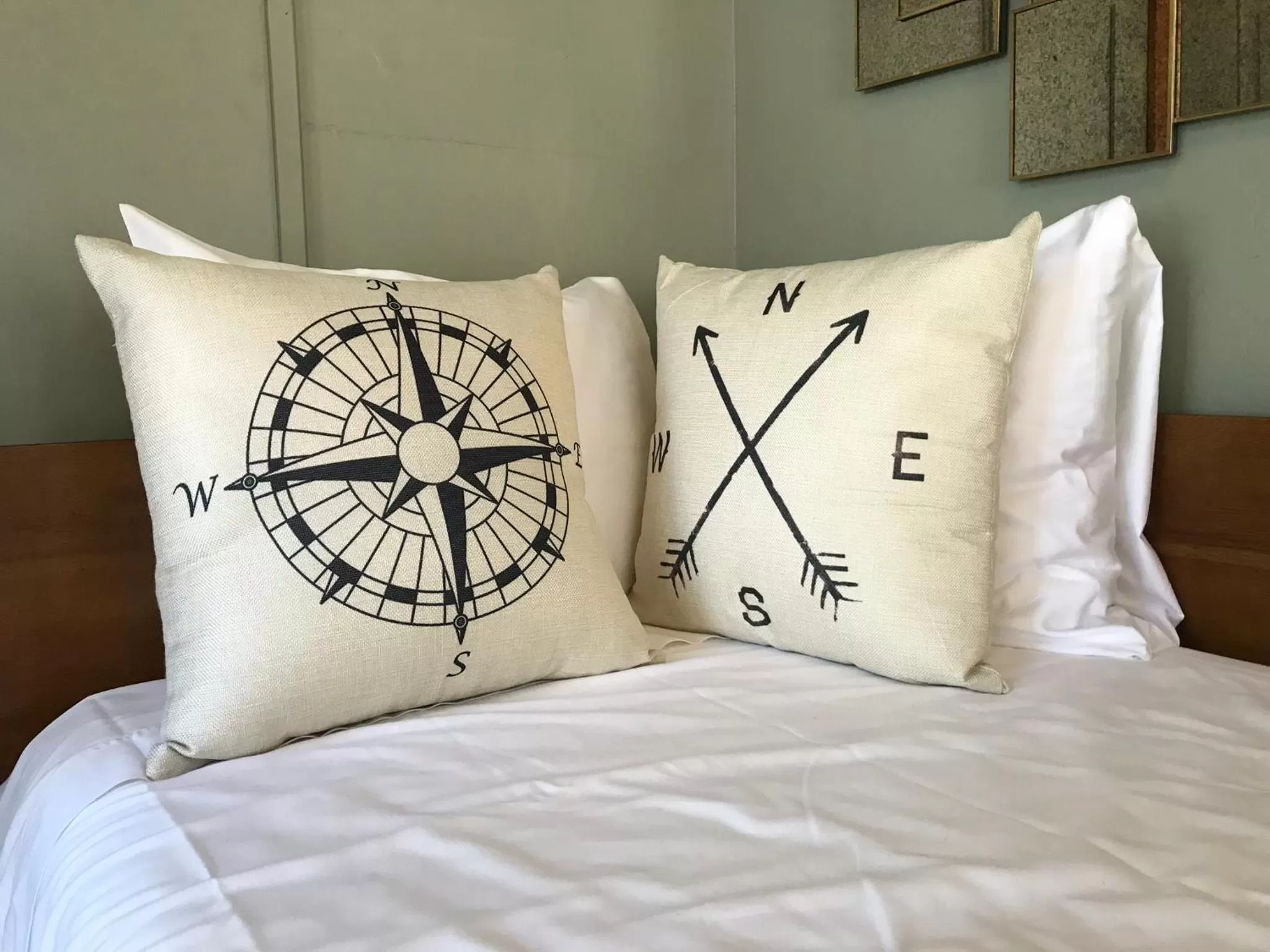 Bed in The Grand Idyllwild Lodge