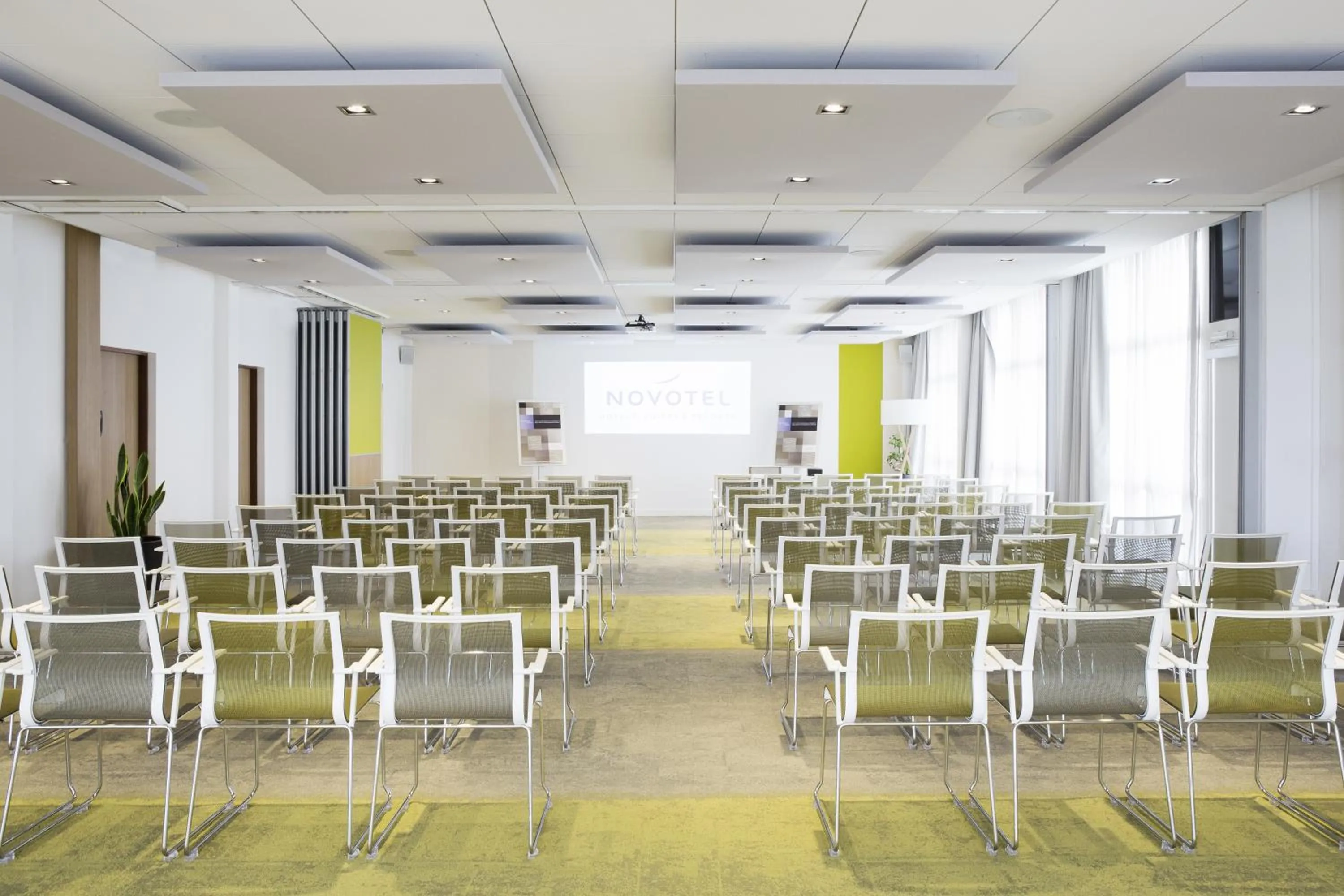 Living room in Novotel Bordeaux Lac