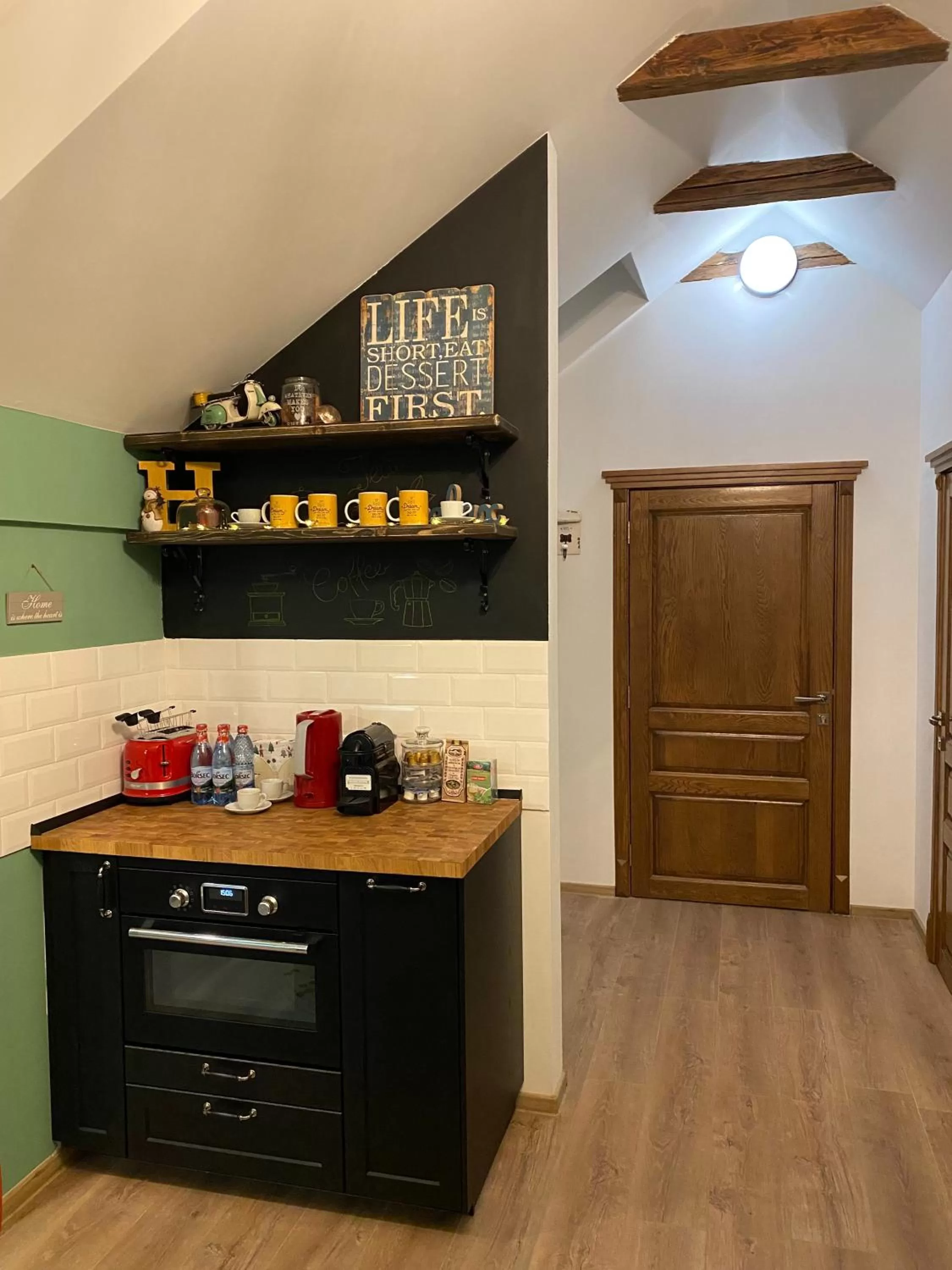 Coffee/tea facilities in Nikolas Haus Premium Historic Center Stay & Free Parking