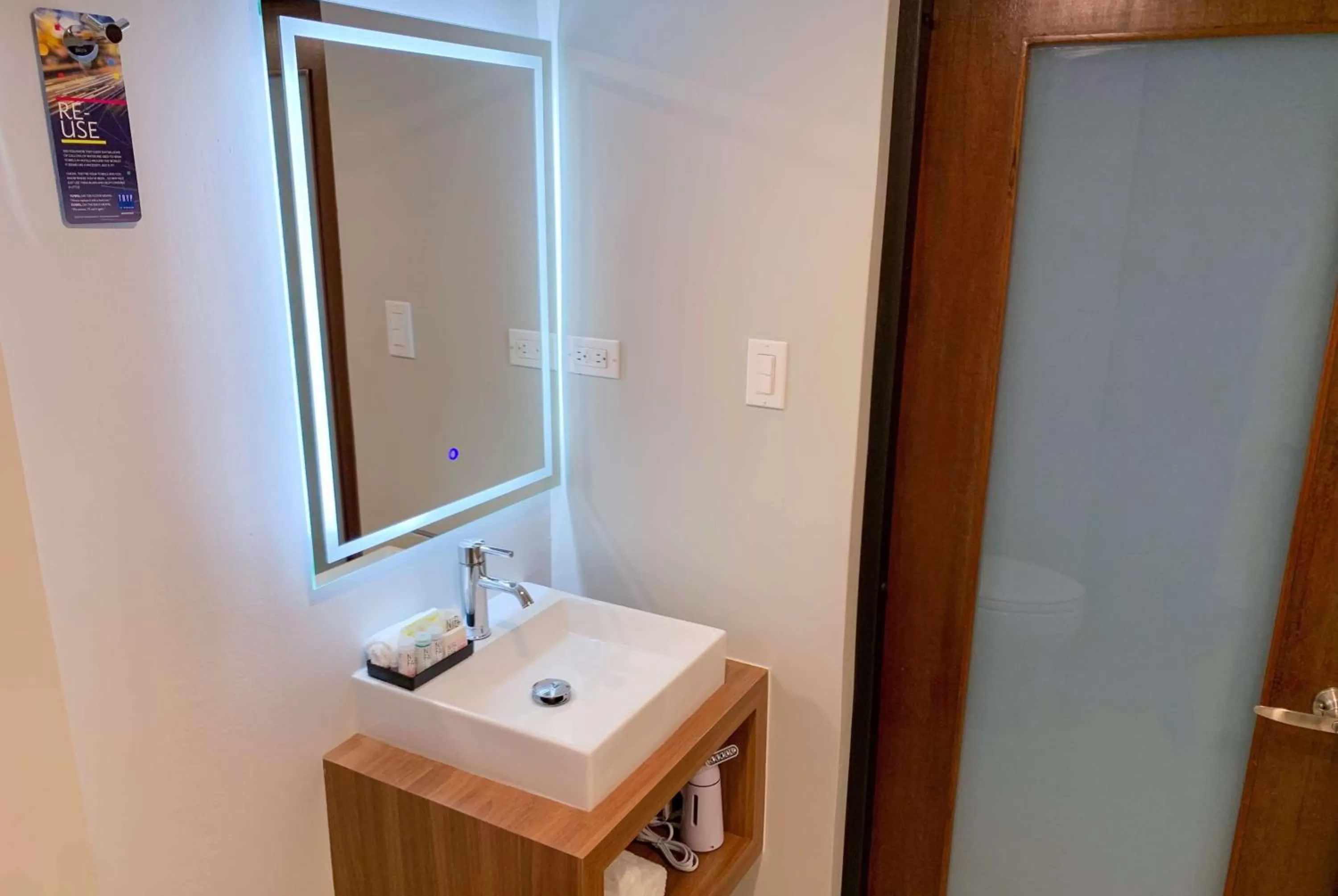 TV and multimedia, Bathroom in TRYP by Wyndham Mayaguez