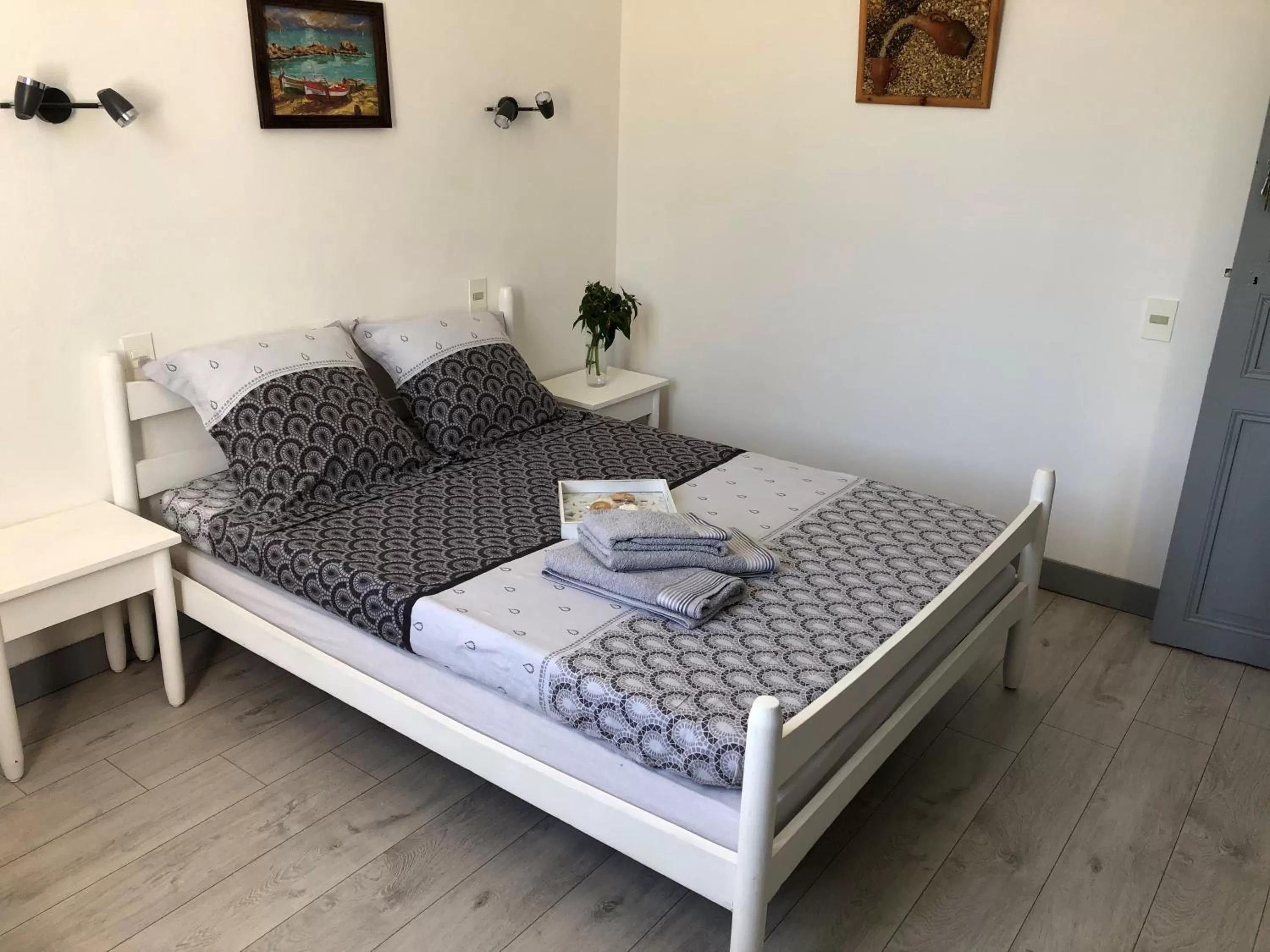 Photo of the whole room, Bed in Auberge du Chêne