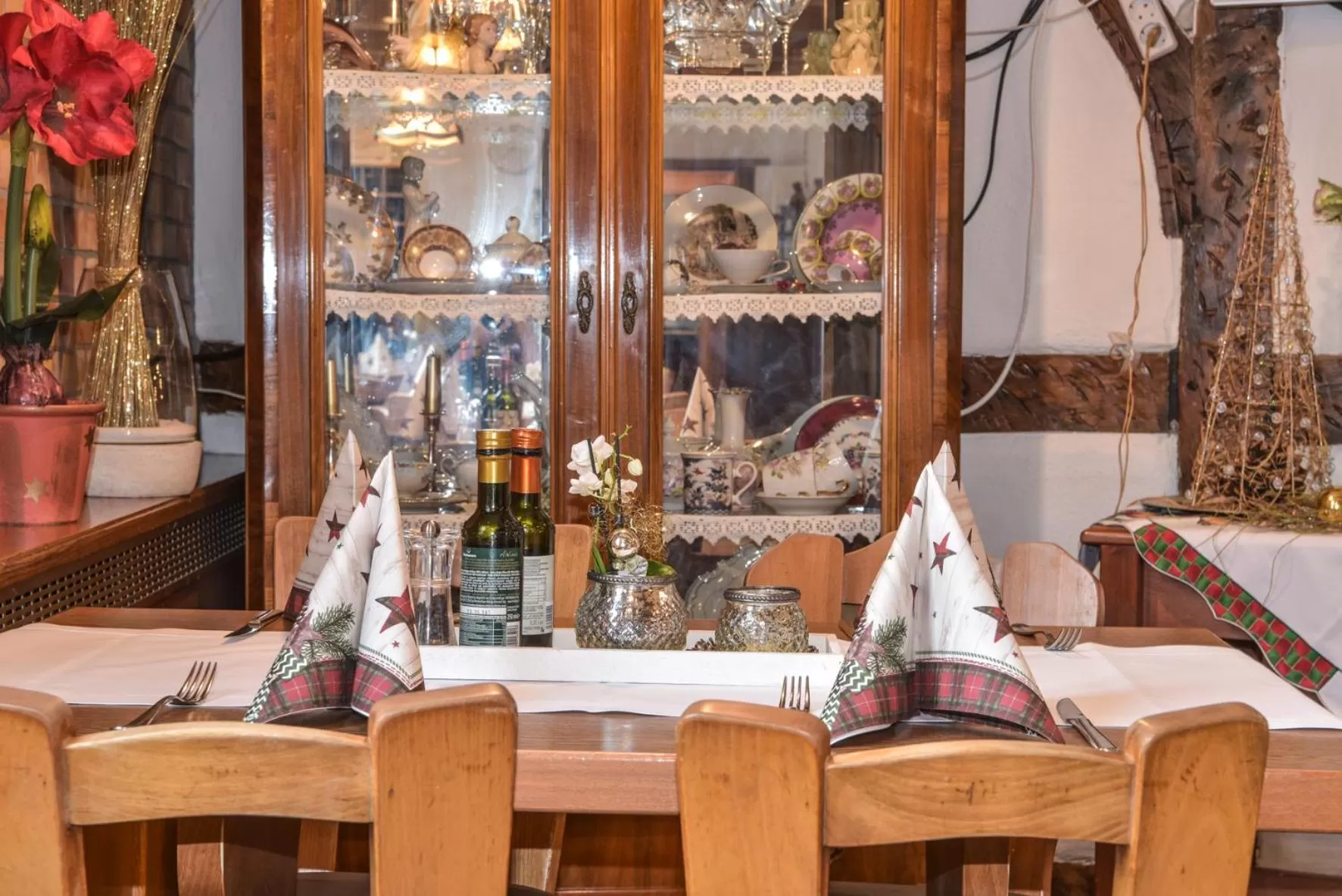 Restaurant/Places to Eat in Hotel Ristorante Rostica