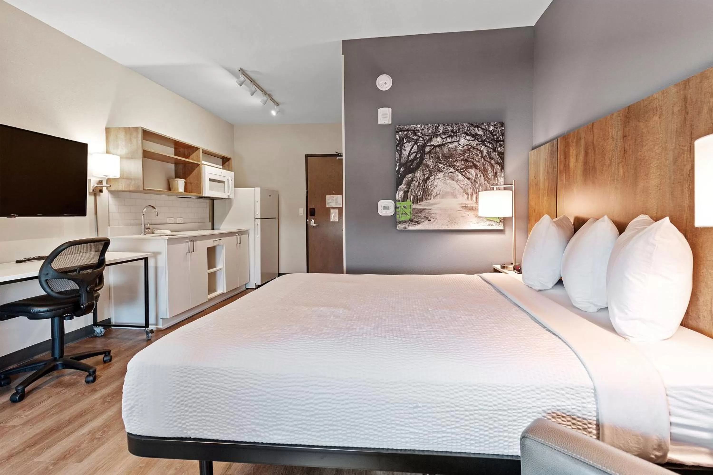 Photo of the whole room, Bed in Extended Stay America Premier Suites - Port Charlotte - I-75