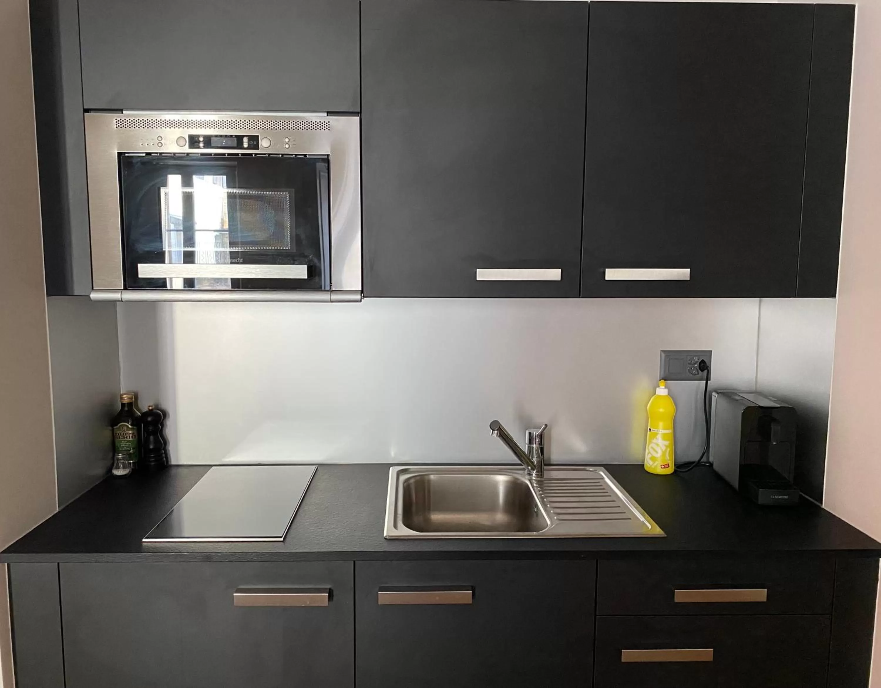 stove in Fleur de Lis