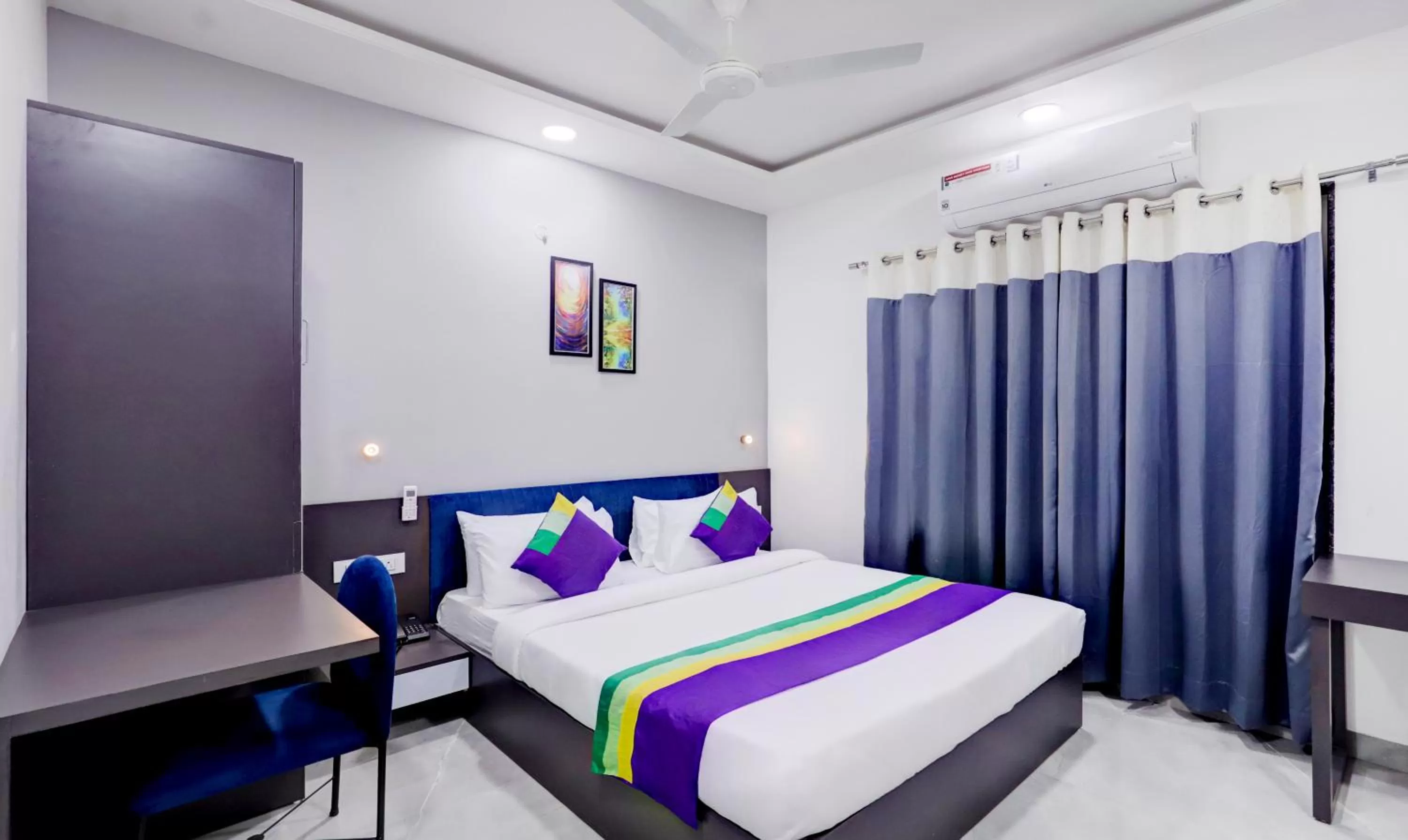 Bed in Treebo Trend Finesta Suites Wardha Road