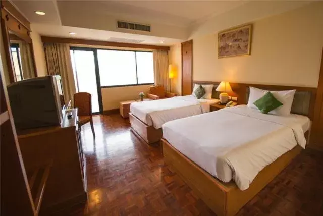 Superior Twin Room in Chakungrao Riverview Hotel Superior Twin Room in Chakungrao Riverview Hotel