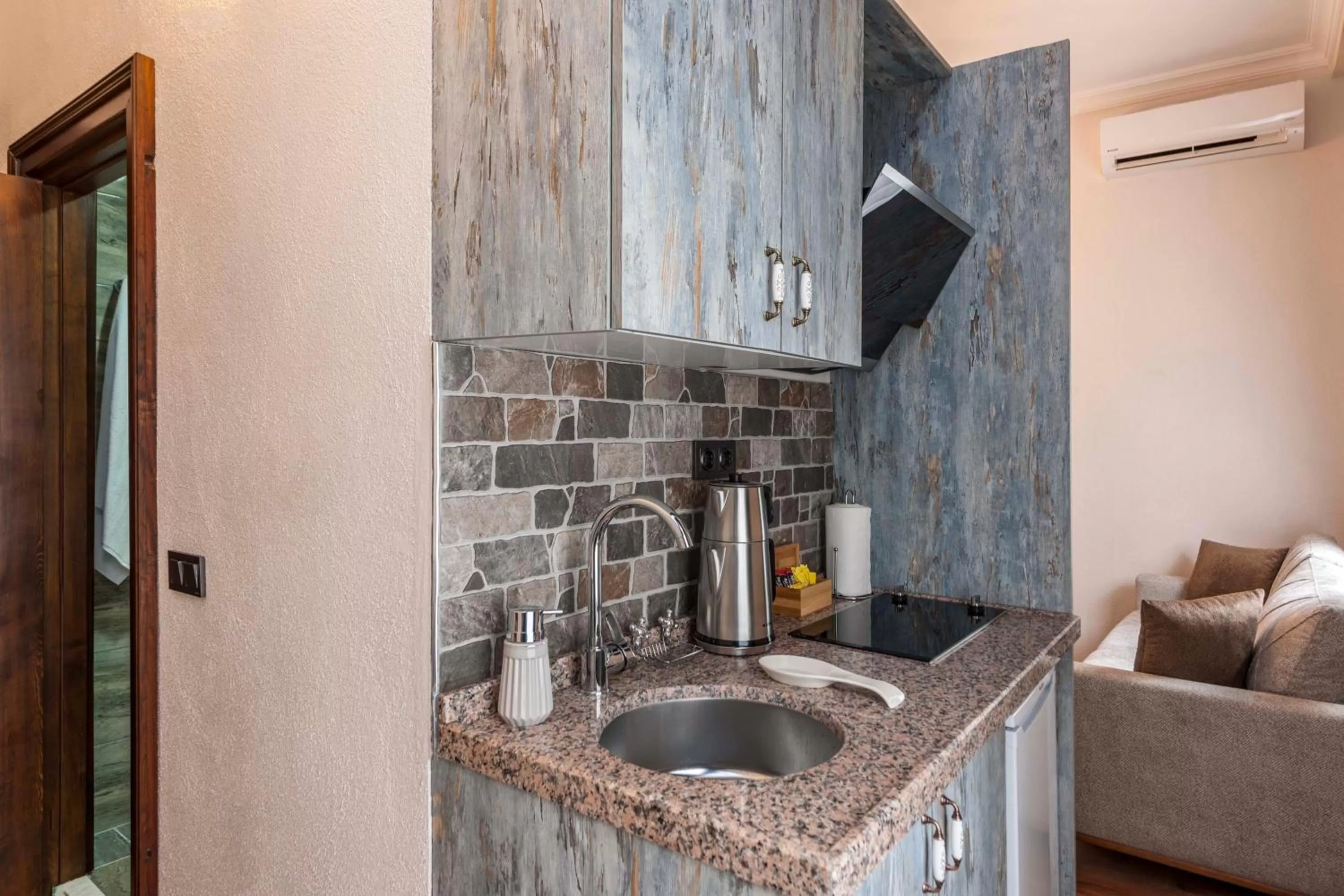 Coffee/tea facilities in Element Garden