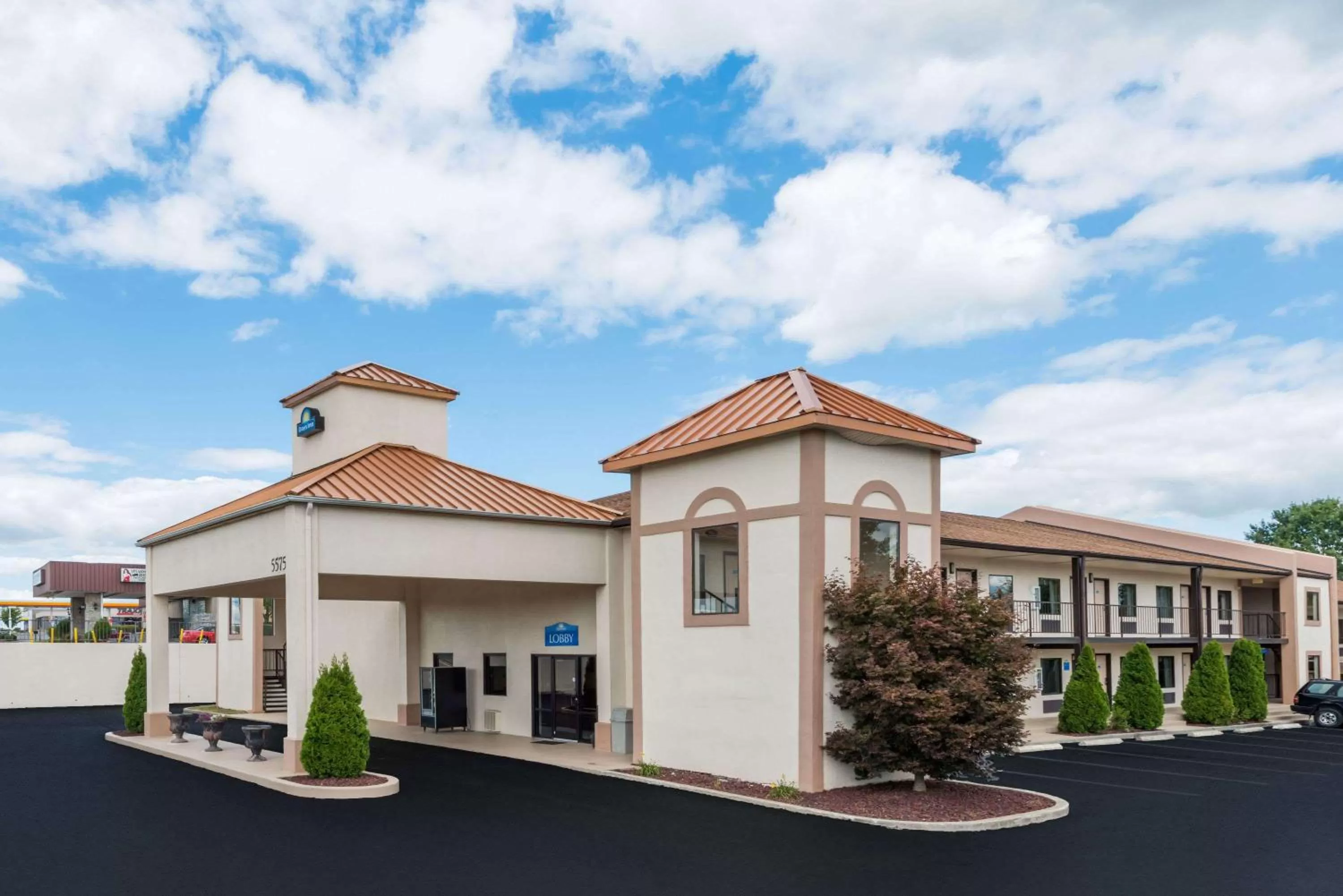 Property building in Days Inn Lexington SE Hamburg