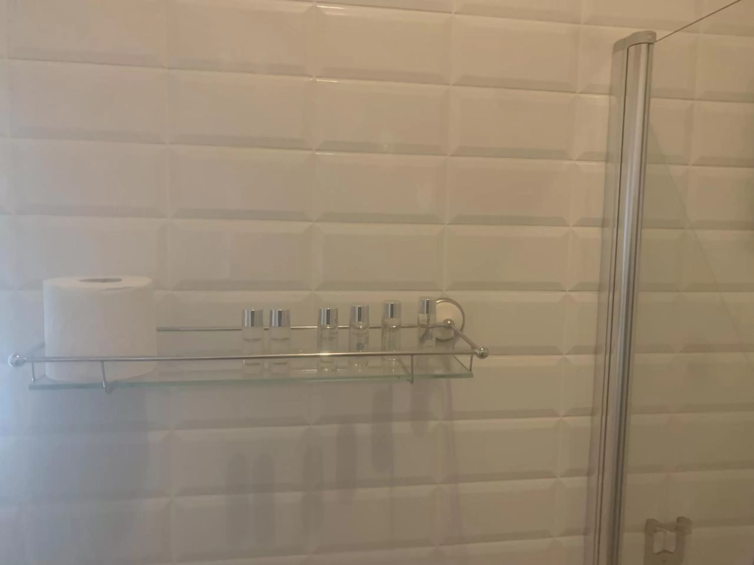 Bathroom in The Manners Pub with Rooms