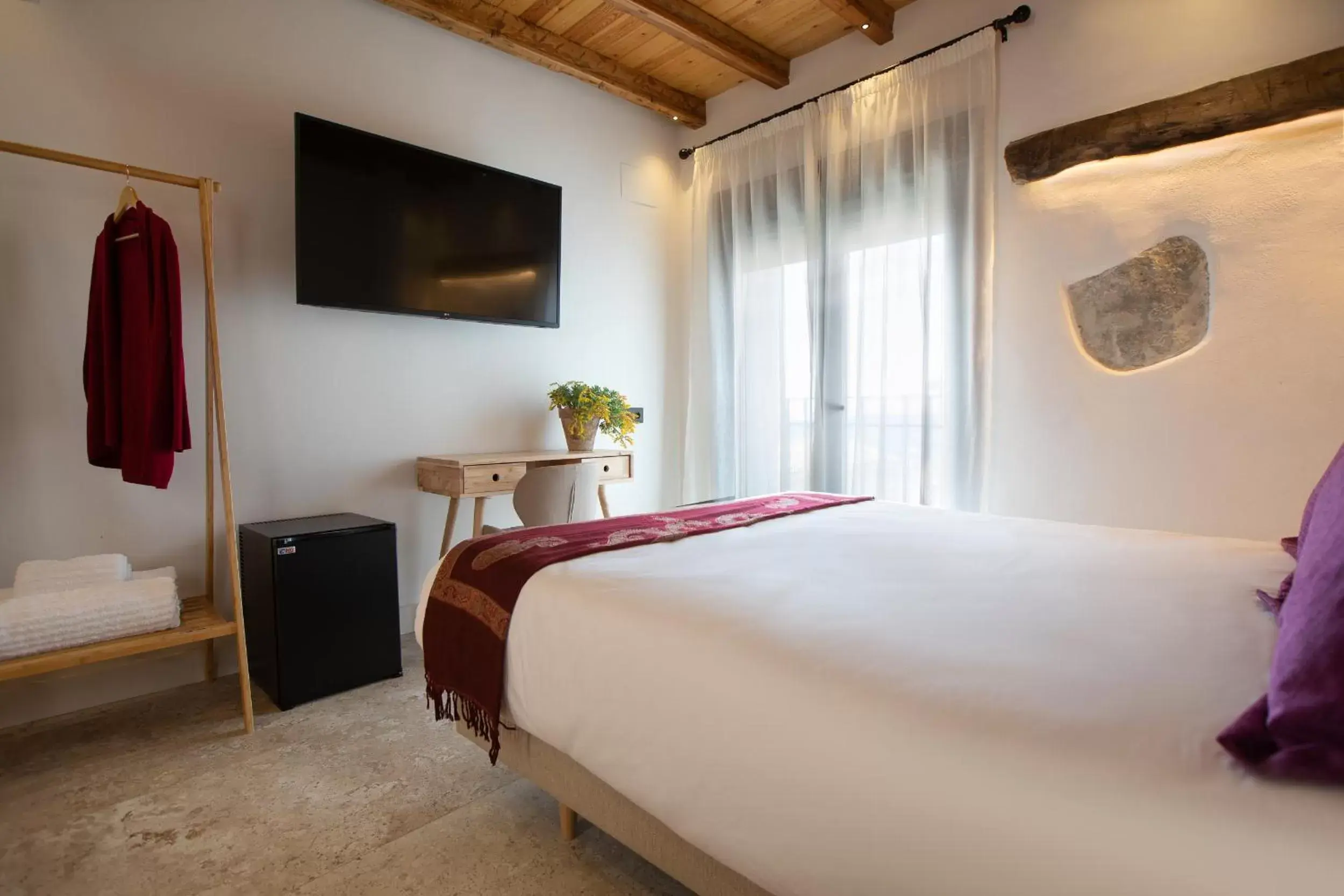 Standard Queen Room in Hotel Poeta Jorge Manrique Standard Queen Room in Hotel Poeta Jorge Manrique