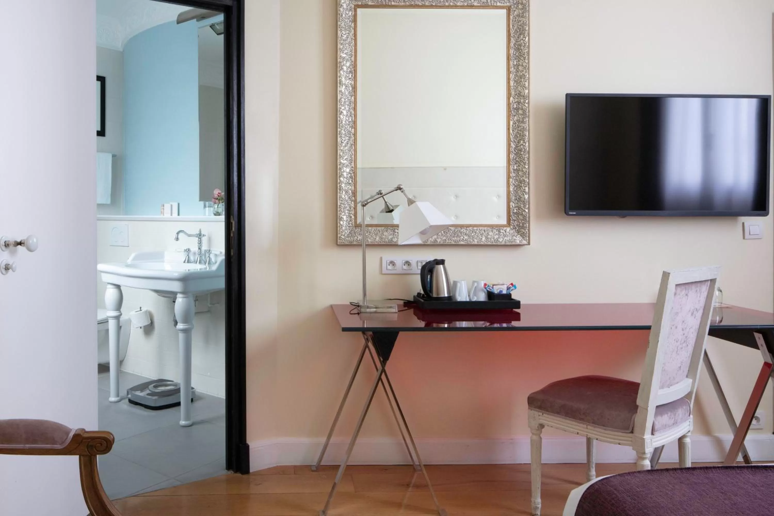 Coffee/tea facilities in Le 123 Elysees - Astotel