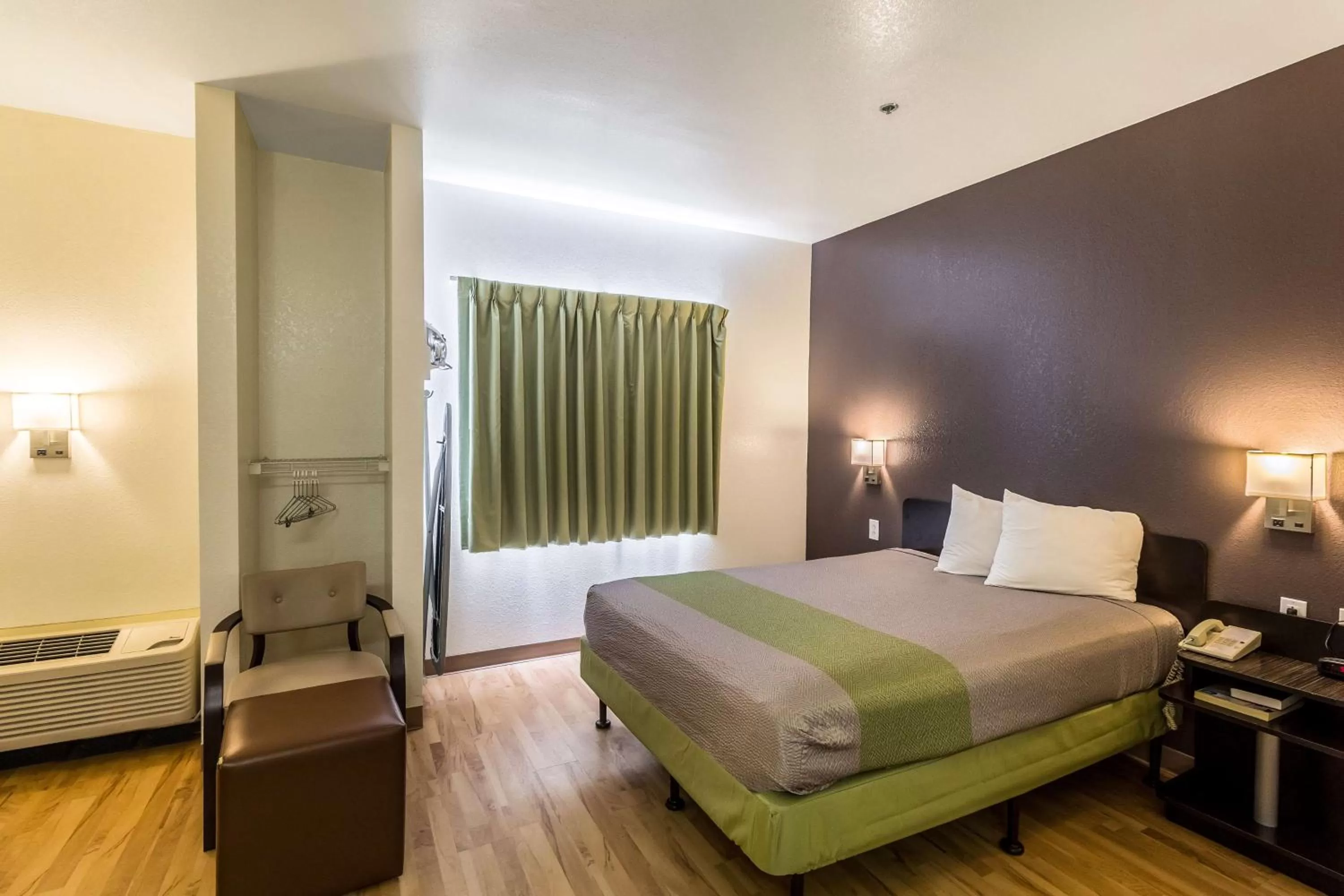 Photo of the whole room, Bed in Studio 6-Mcallen, TX