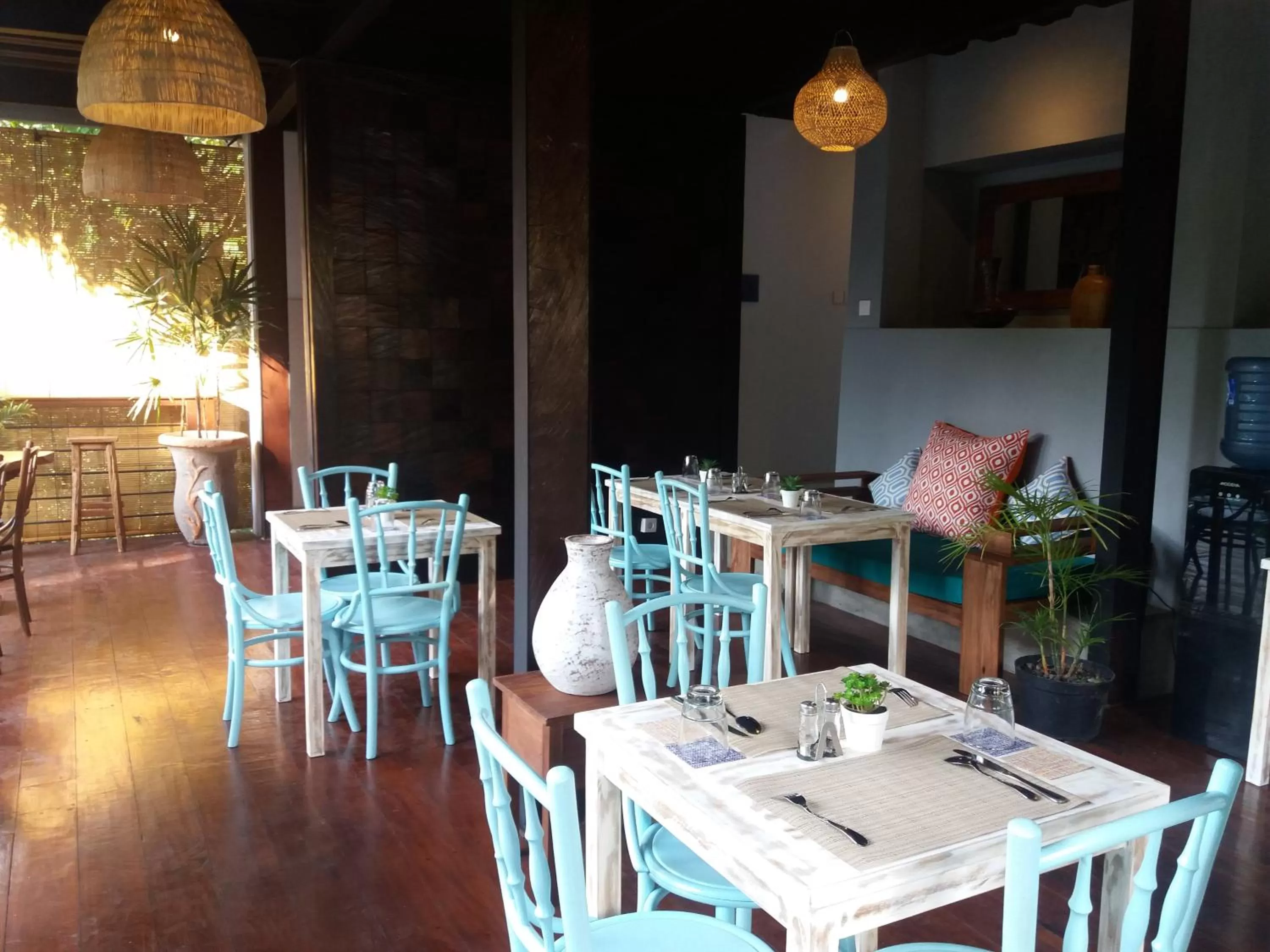 Restaurant/places to eat in Parvati Retreat Villas