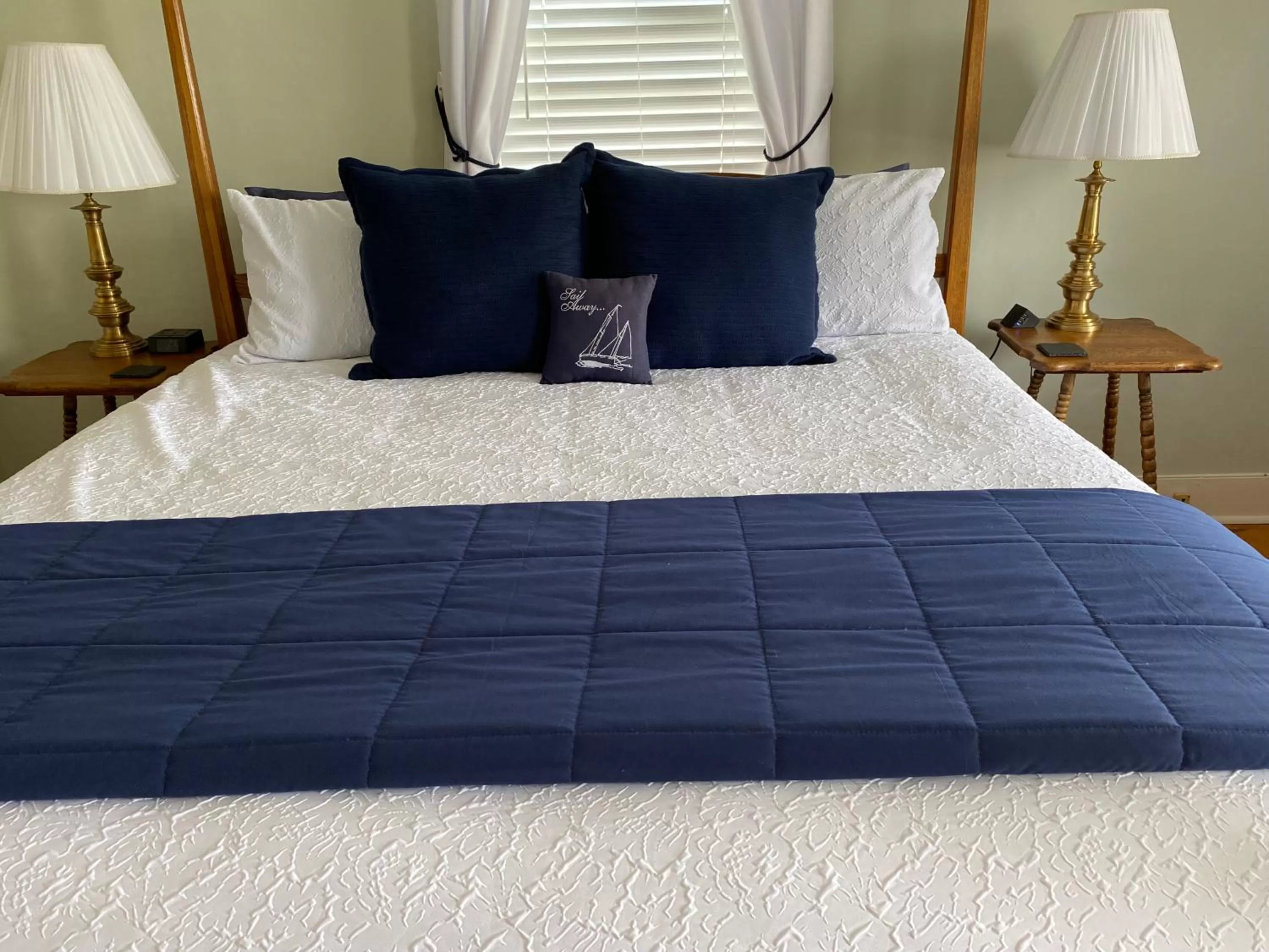 Deluxe King Room with Sea View in Spouter Inn Bed & Breakfast