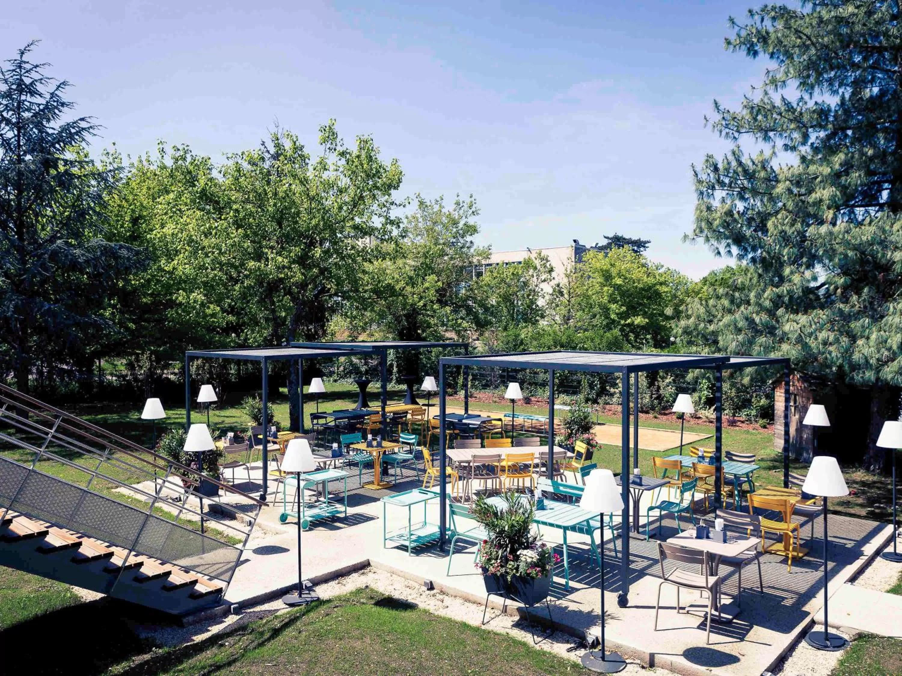 Restaurant/places to eat in Mercure Lyon Charbonnières