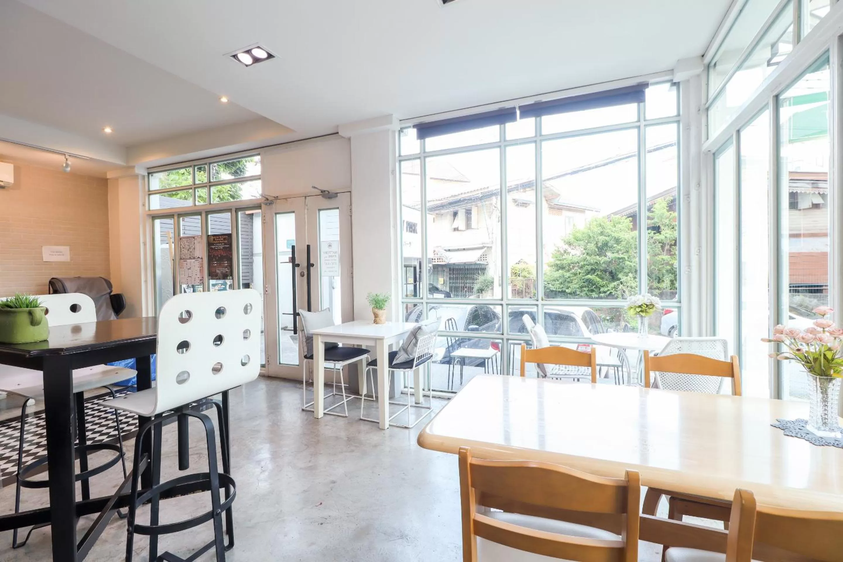 Restaurant/Places to Eat in The Battery Park Midtown Boutique