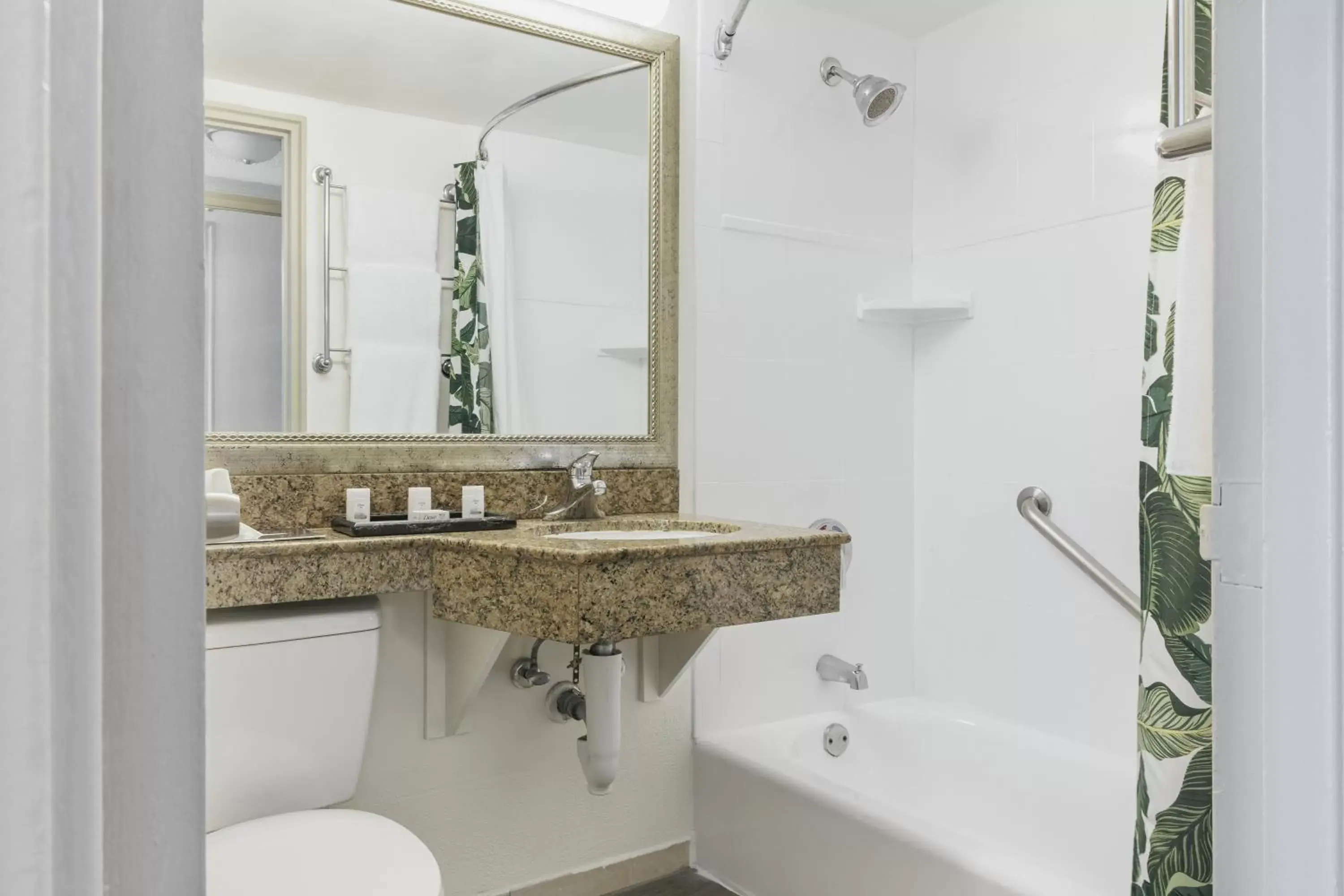 Standard King Room in Holiday Inn Hotel Port of Miami-Downtown by IHG Standard King Room in Holiday Inn Hotel Port of Miami-Downtown by IHG