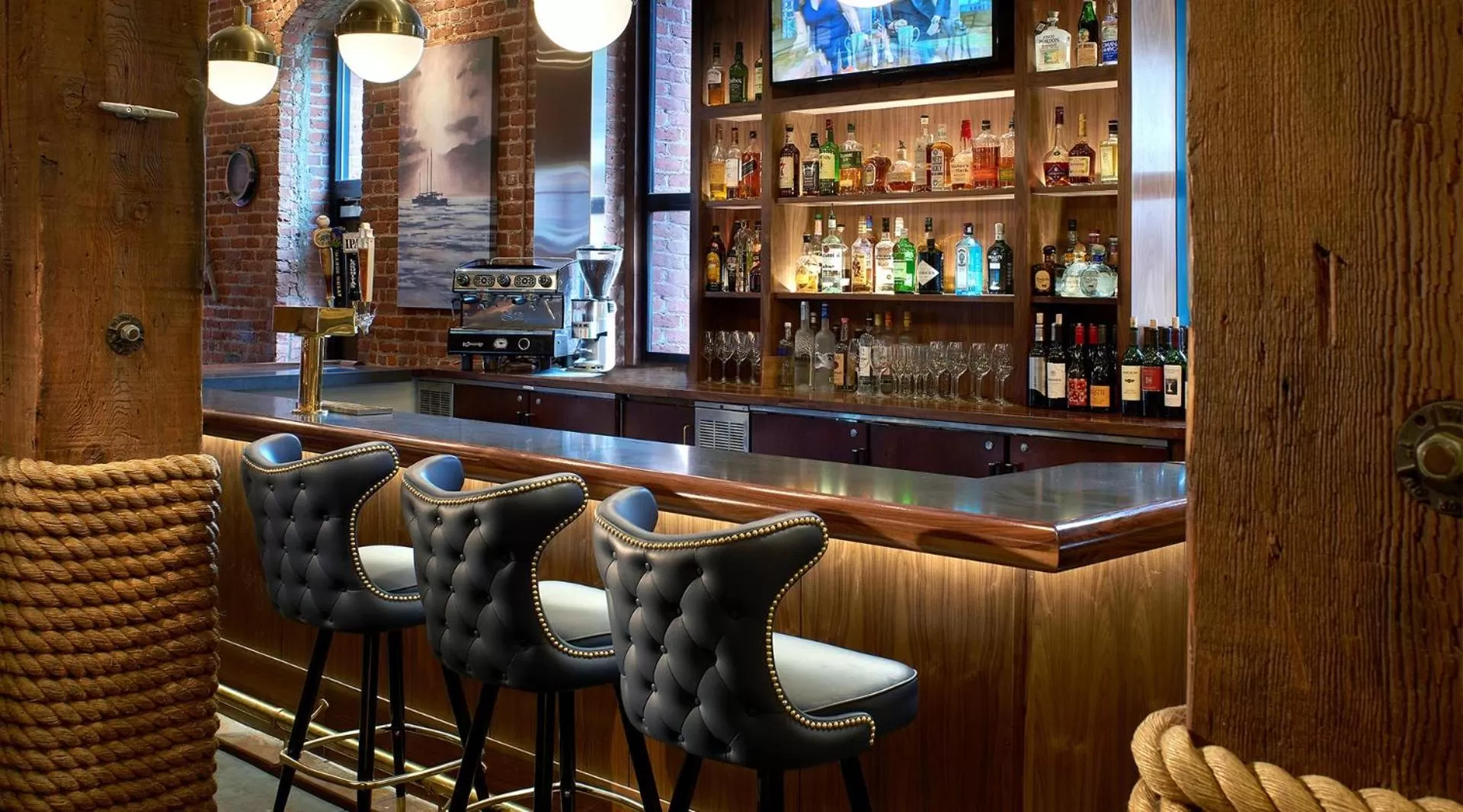 Lounge or bar in Argonaut Hotel, a Noble House Hotel