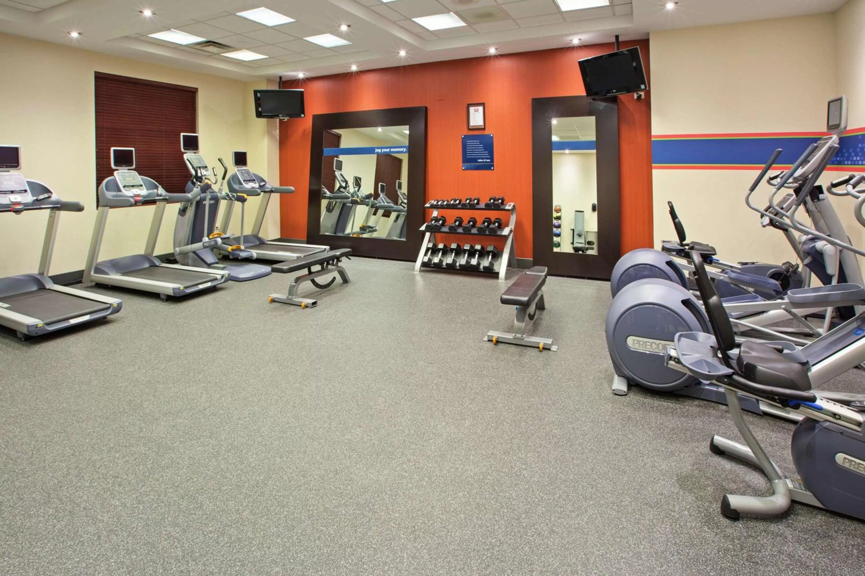 Fitness centre/facilities in Hampton Inn & Suites Chicago North Shore