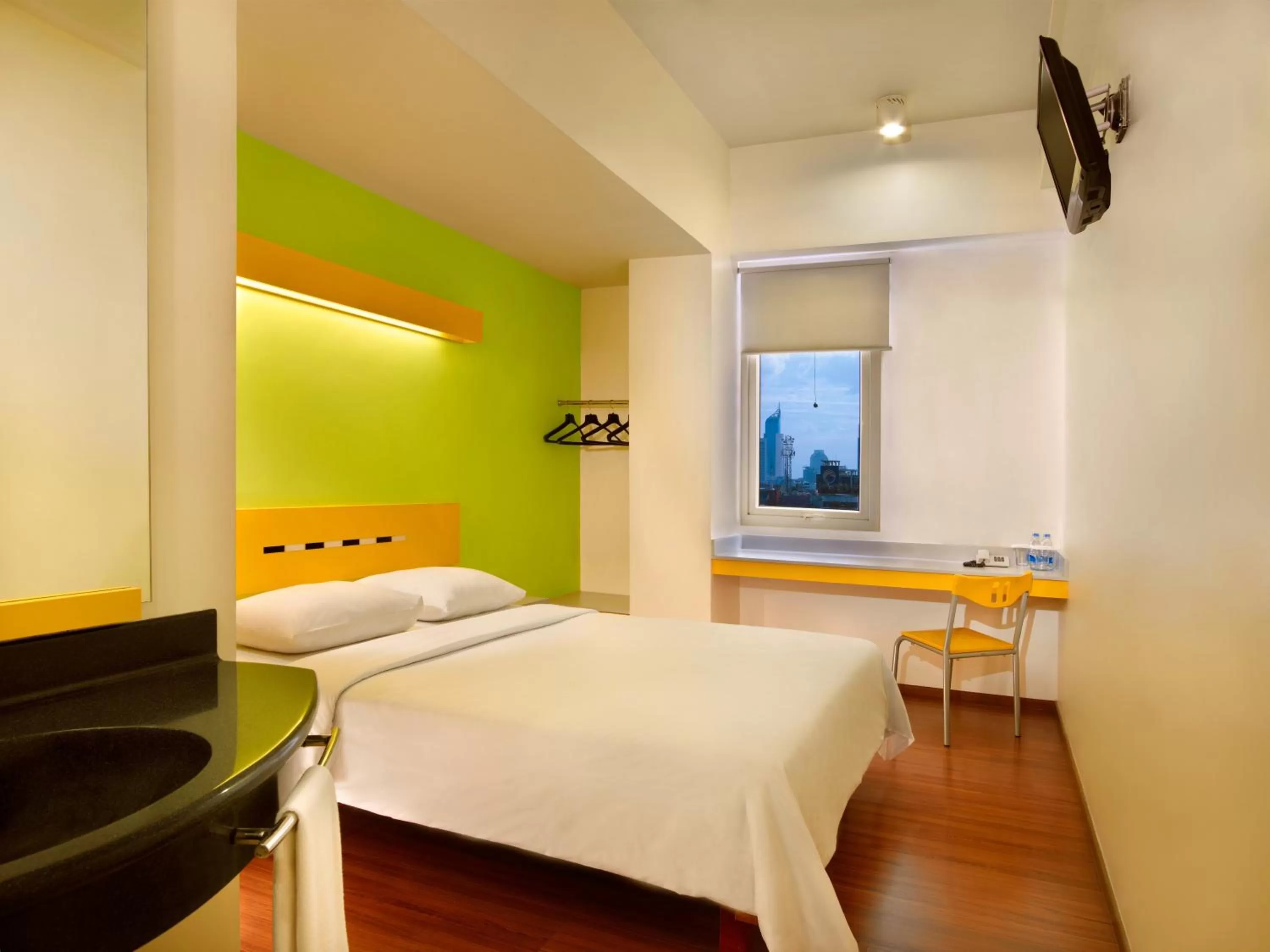 Photo of the whole room, Bed in Ibis Budget Jakarta Cikini