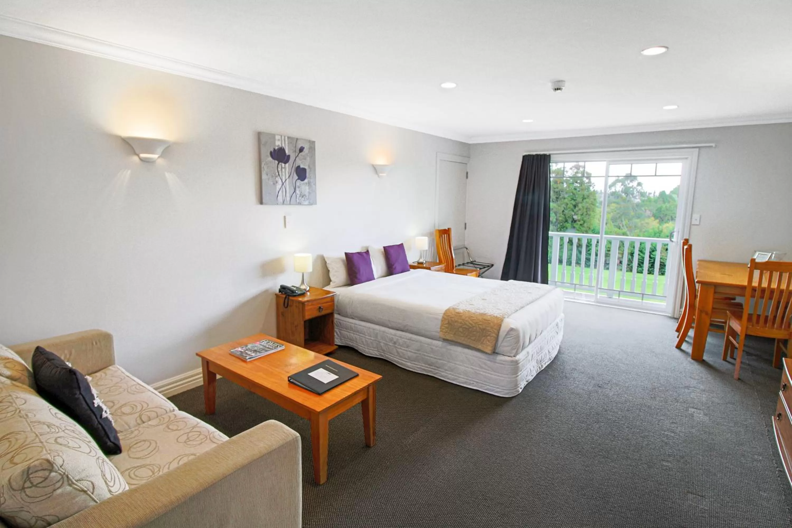 Bed in Kerikeri Park Lodge