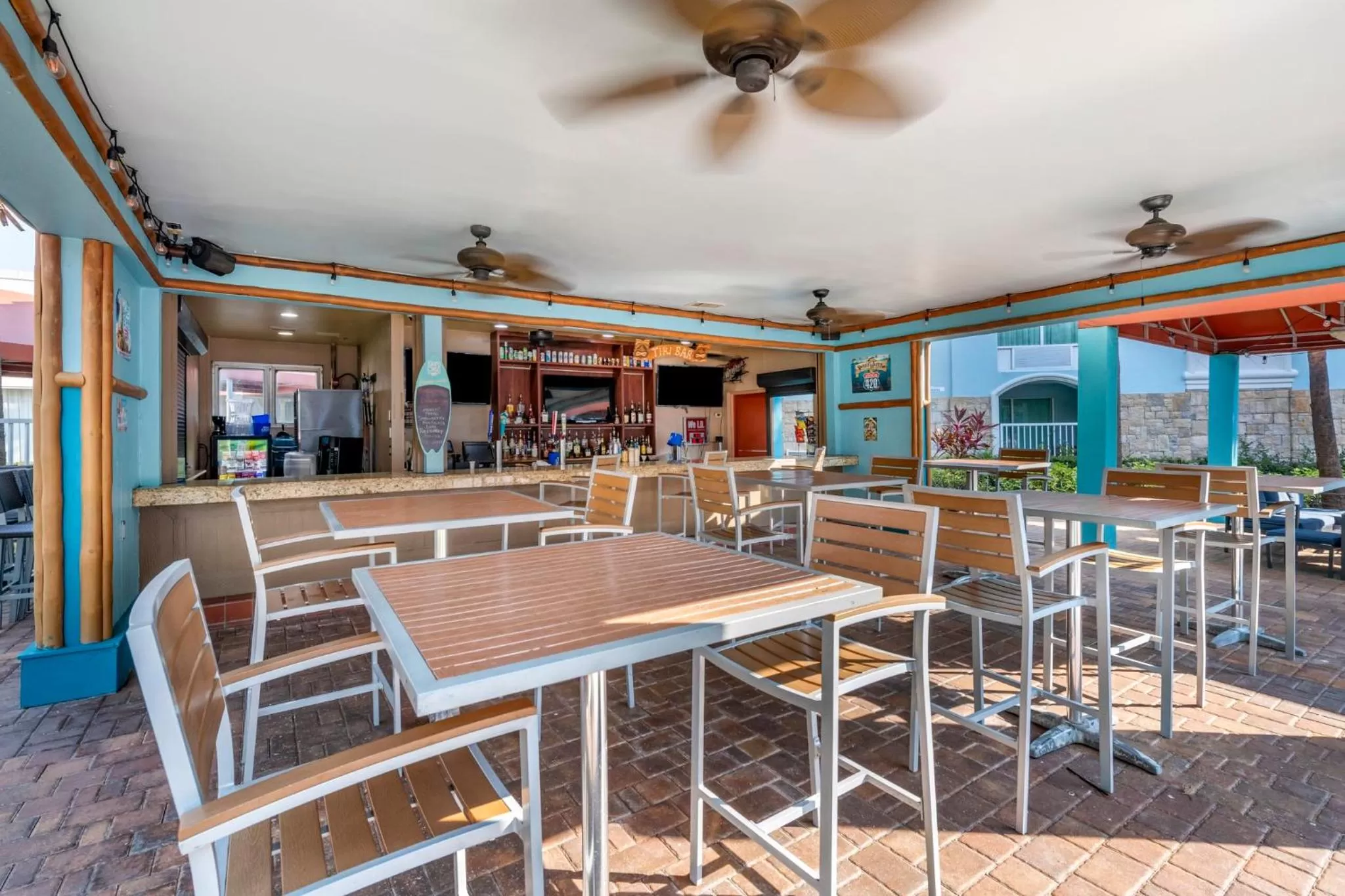 Lounge or bar in Holiday Inn Resort Orlando - Lake Buena Vista by IHG