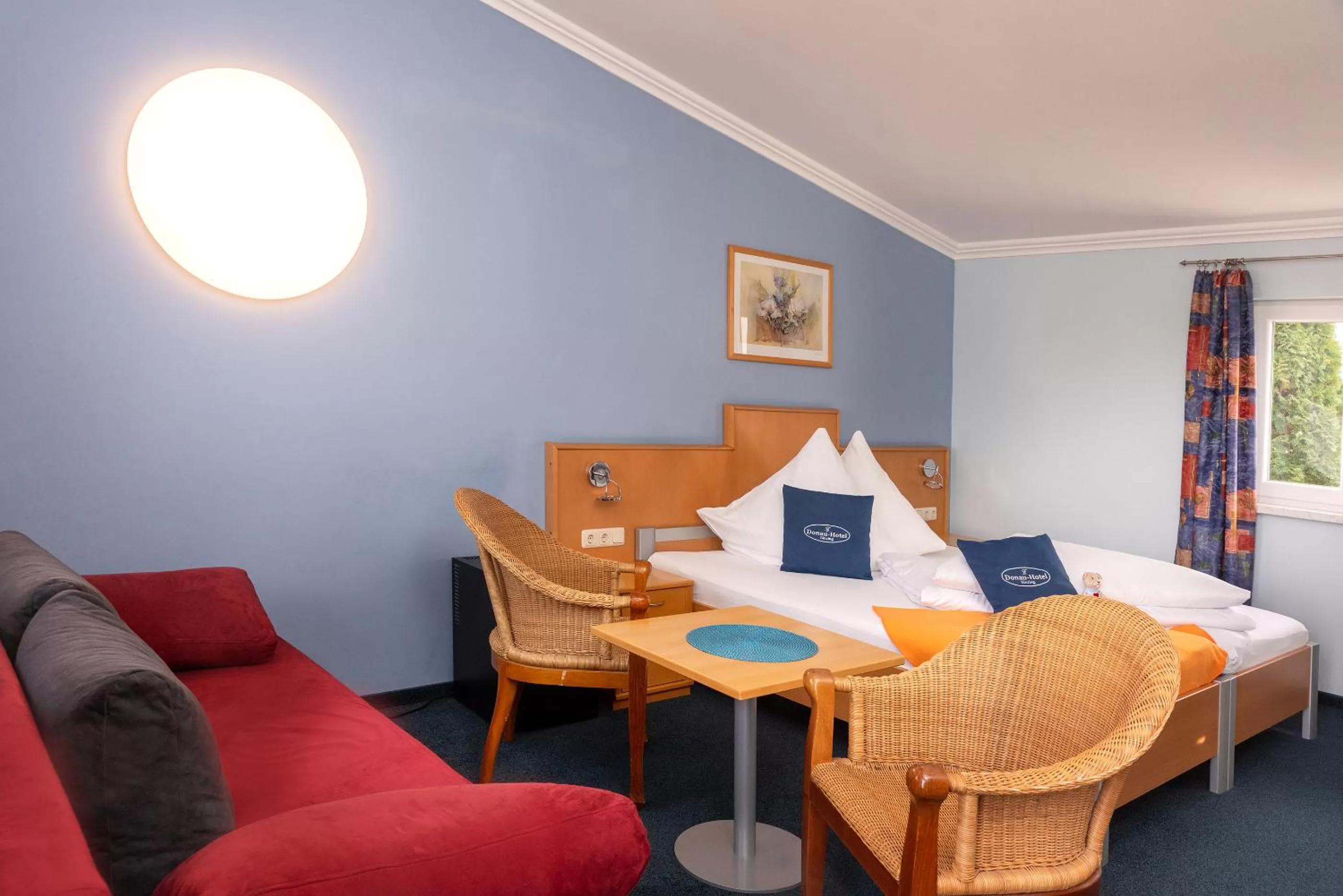 Photo of the whole room, Seating Area in Donau-Hotel