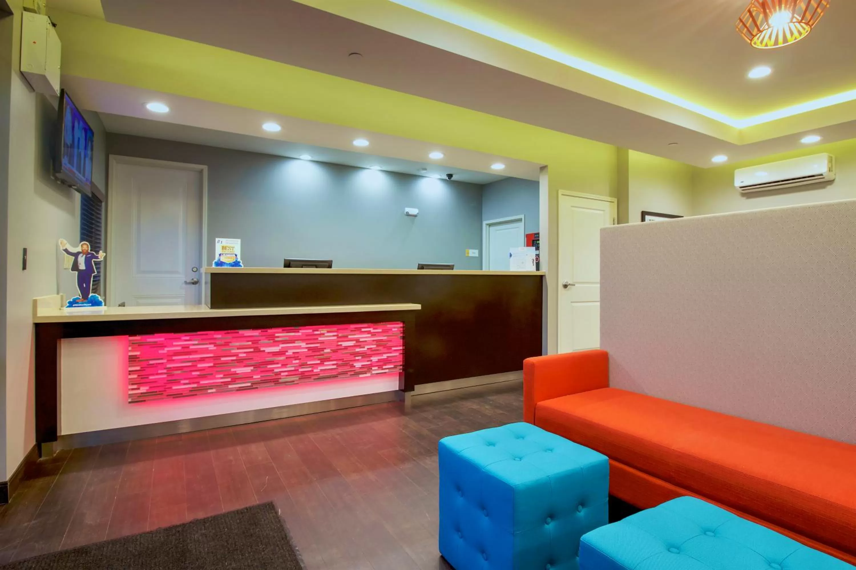 Lobby or reception in Days Inn & Suites by Wyndham Port Arthur