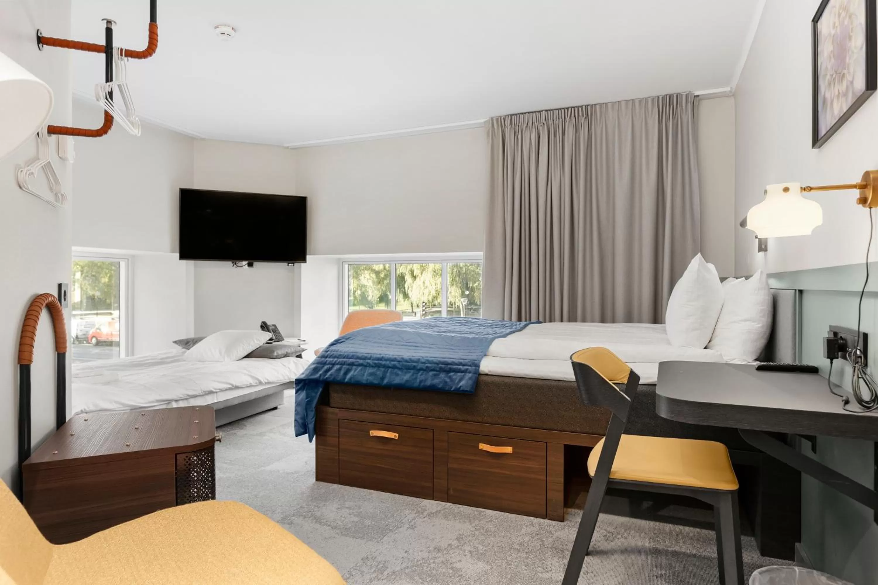 Bed in Best Western Hotel at 108