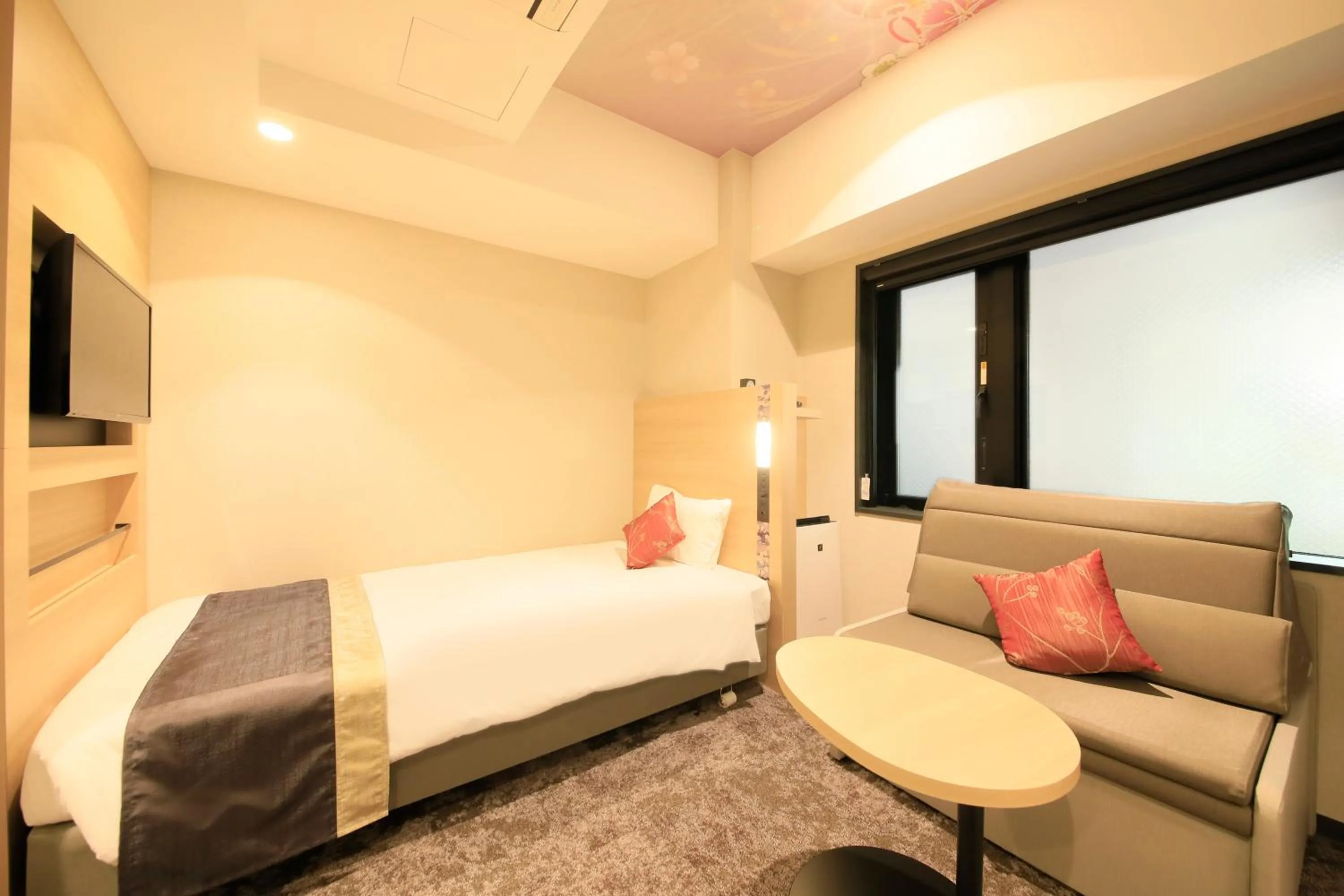 Photo of the whole room, Bed in The Hedistar Hotel Kyoto Nijo Comic & Books