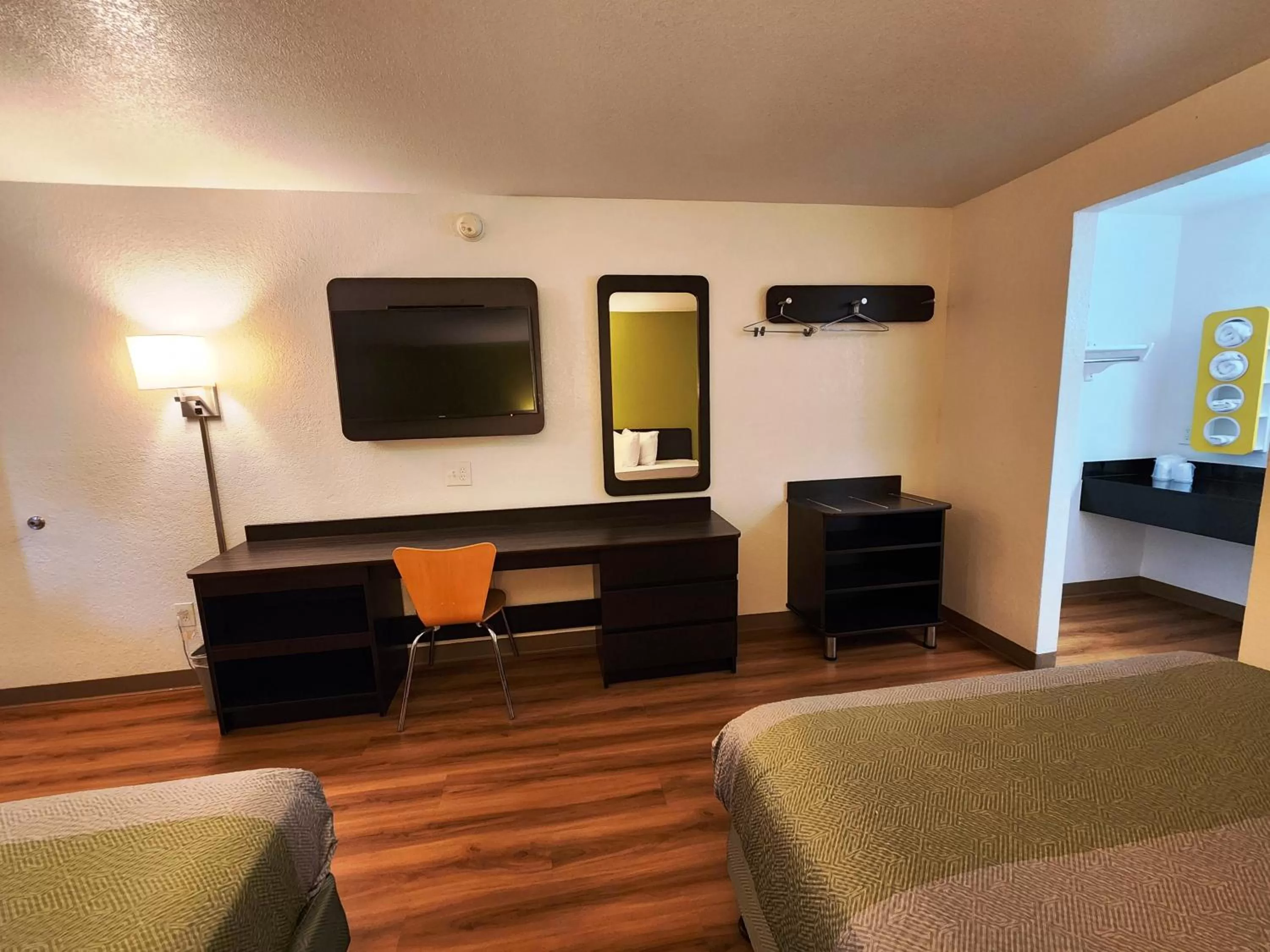 TV and multimedia in Motel 6-Baytown, TX - Baytown East