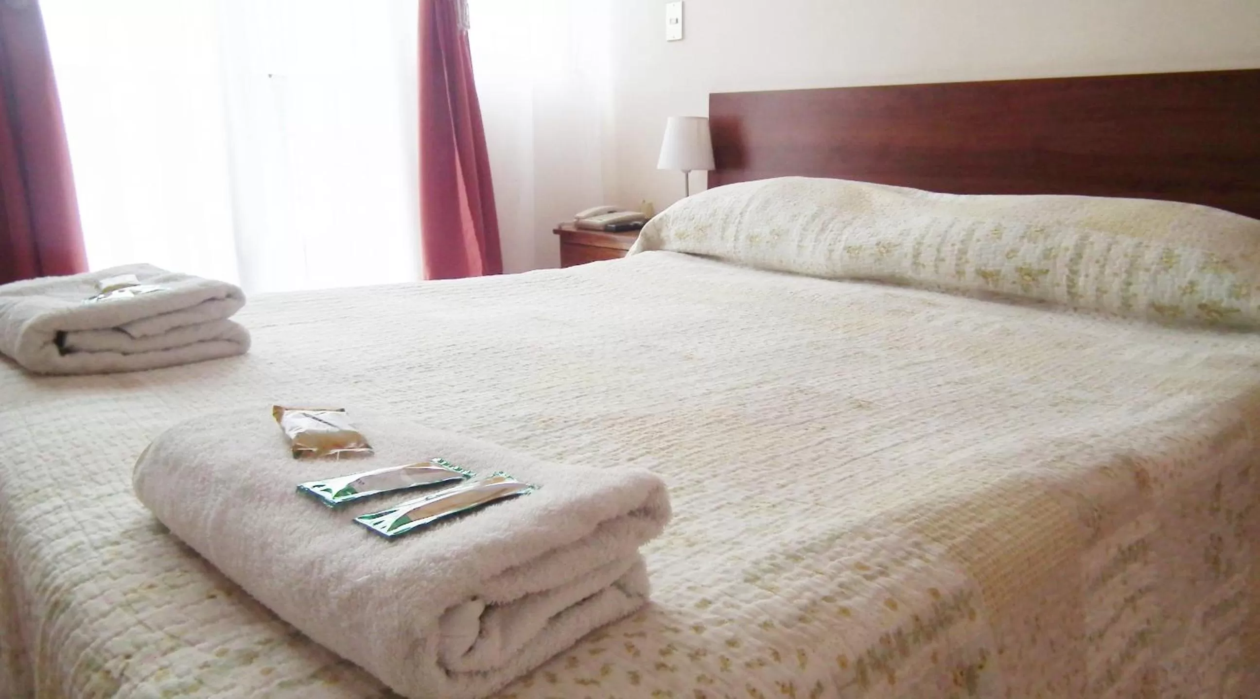 Bedroom, Bed in Hotel Plaza Colon