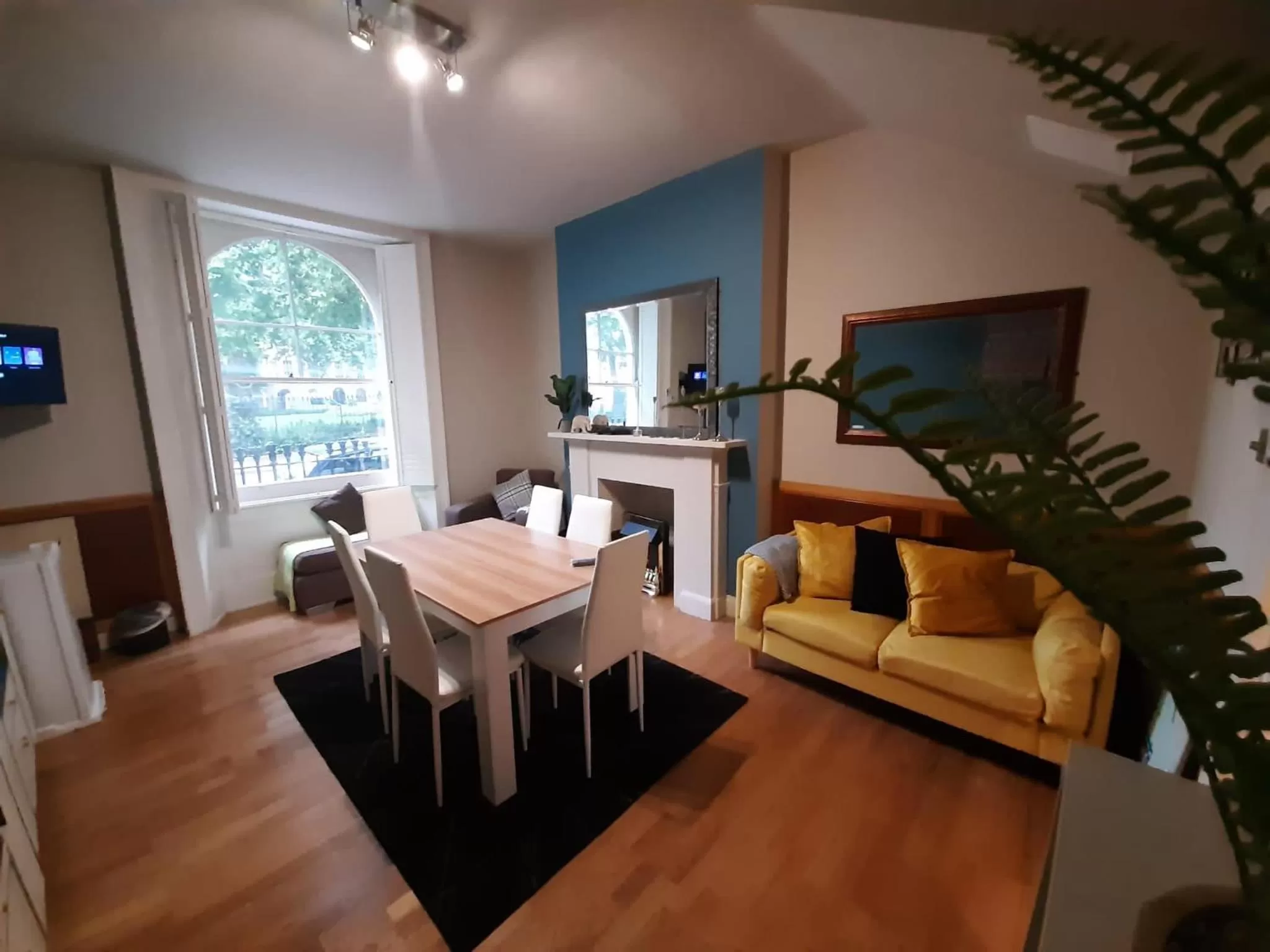 Communal lounge/ TV room in KX Rooms Kings Cross