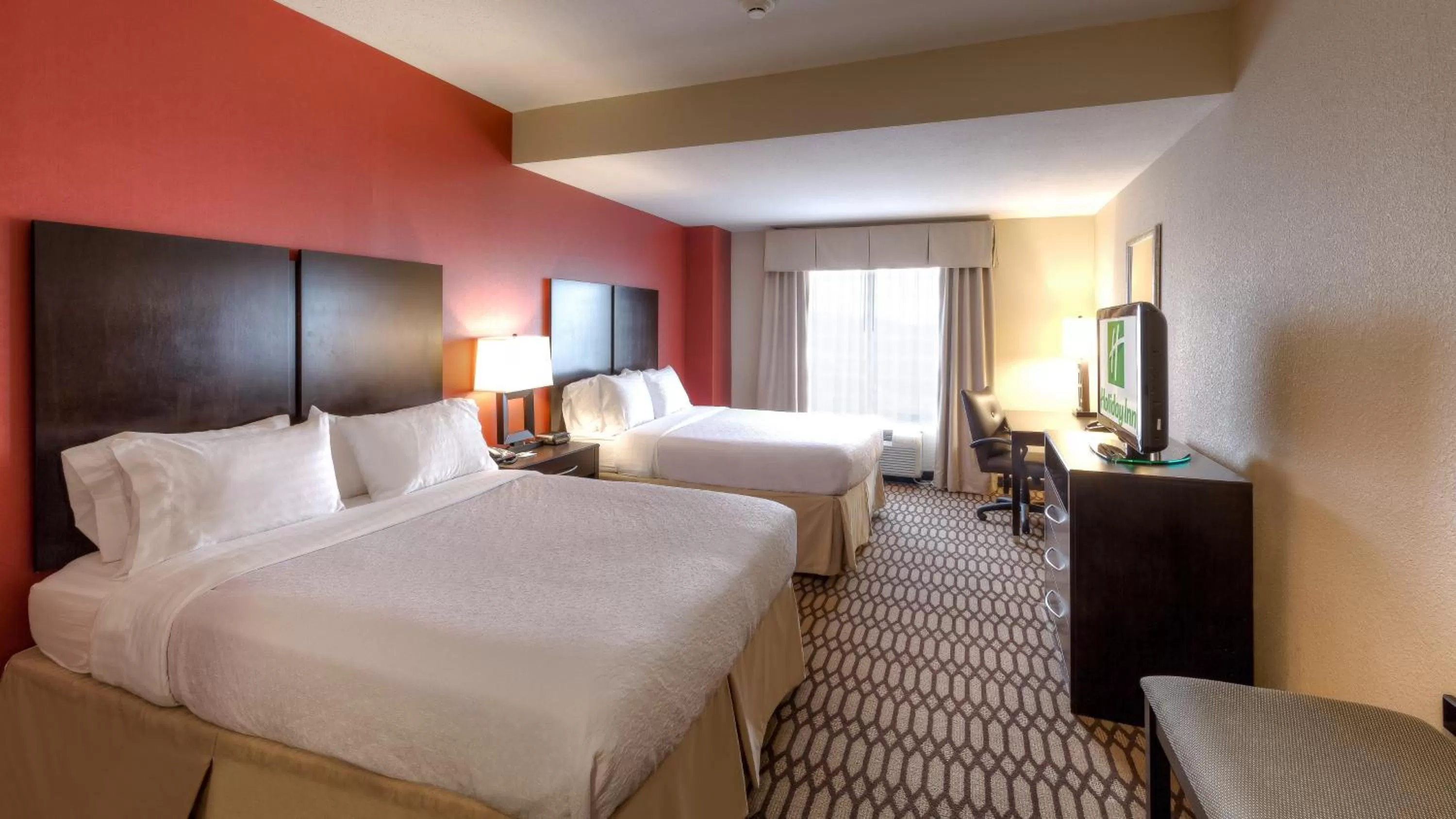 Photo of the whole room, Bed in Holiday Inn North Quail Springs by IHG
