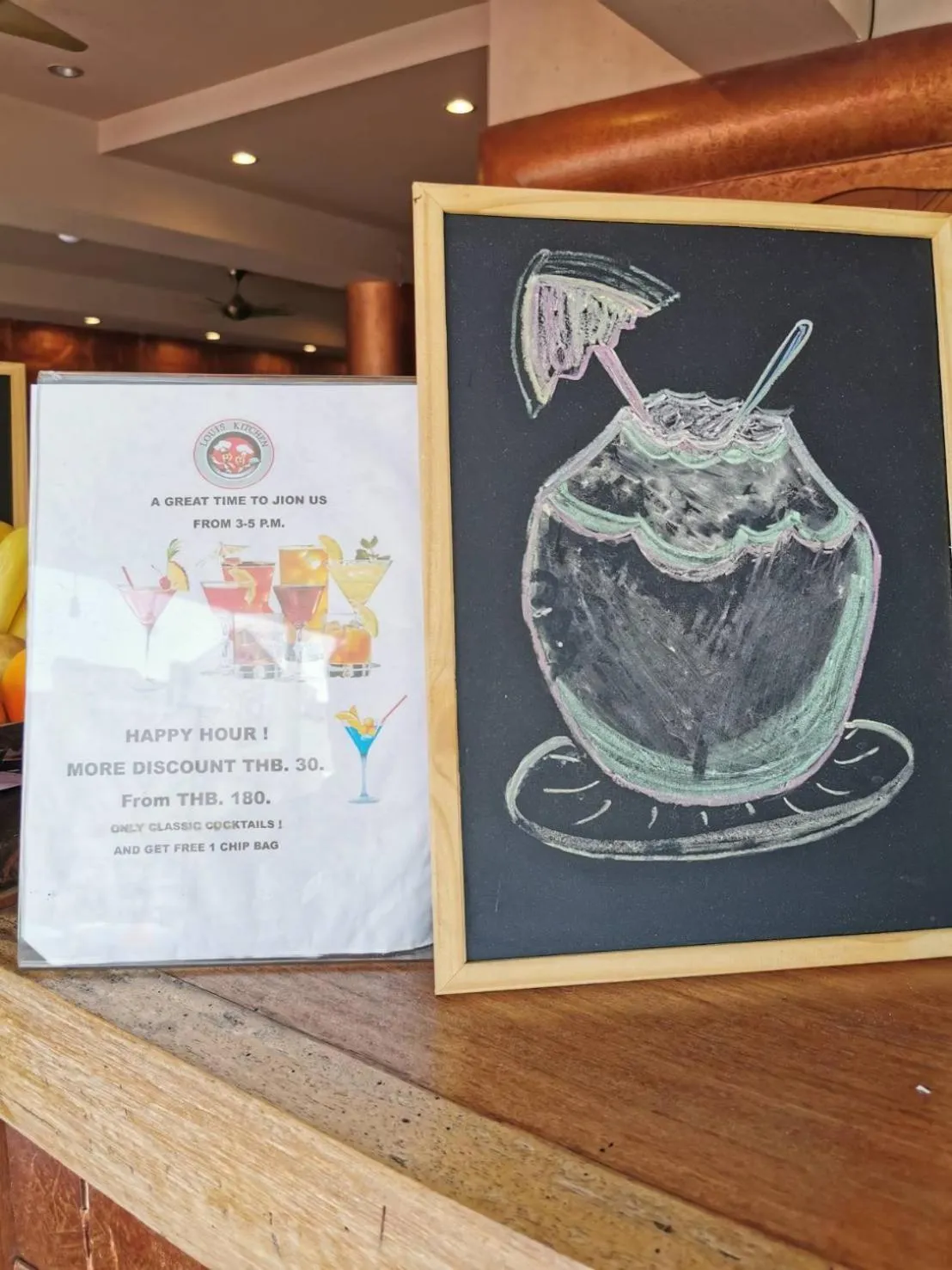 Restaurant/places to eat in ON Hotel Phuket - SHA