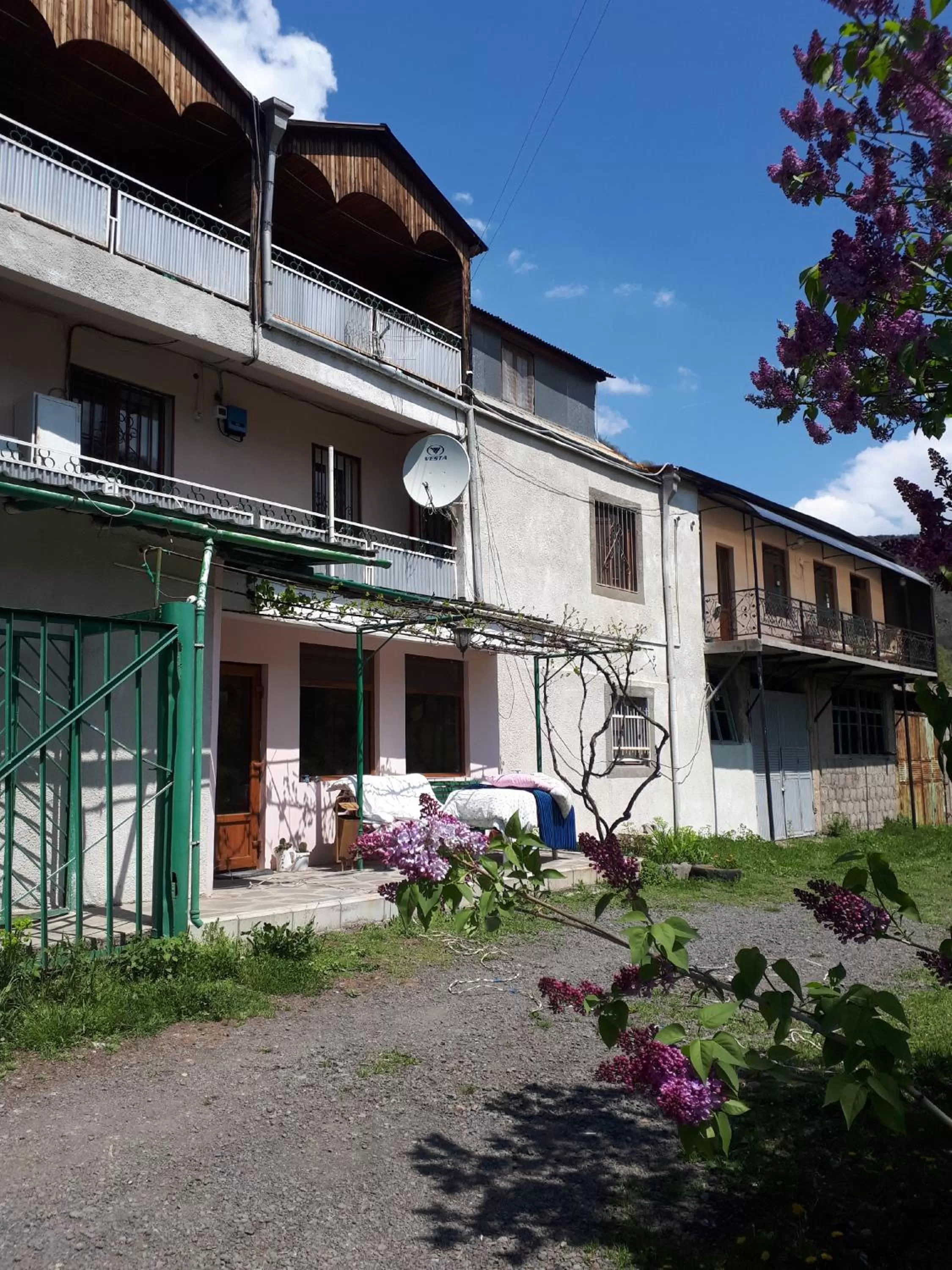 Property Building in IRIS B&B in DEBED CANYON