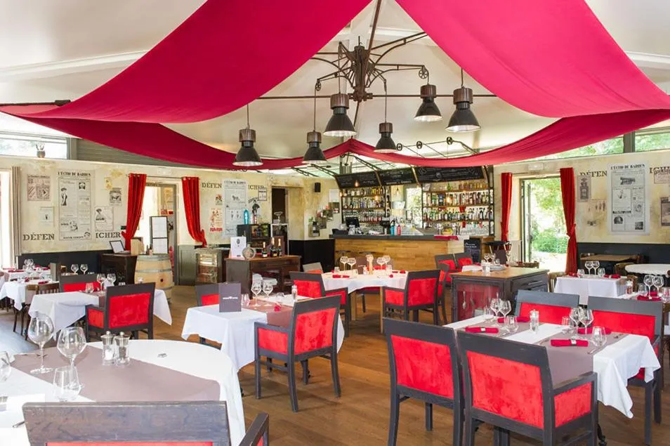 Restaurant/places to eat in Domaine De Barres